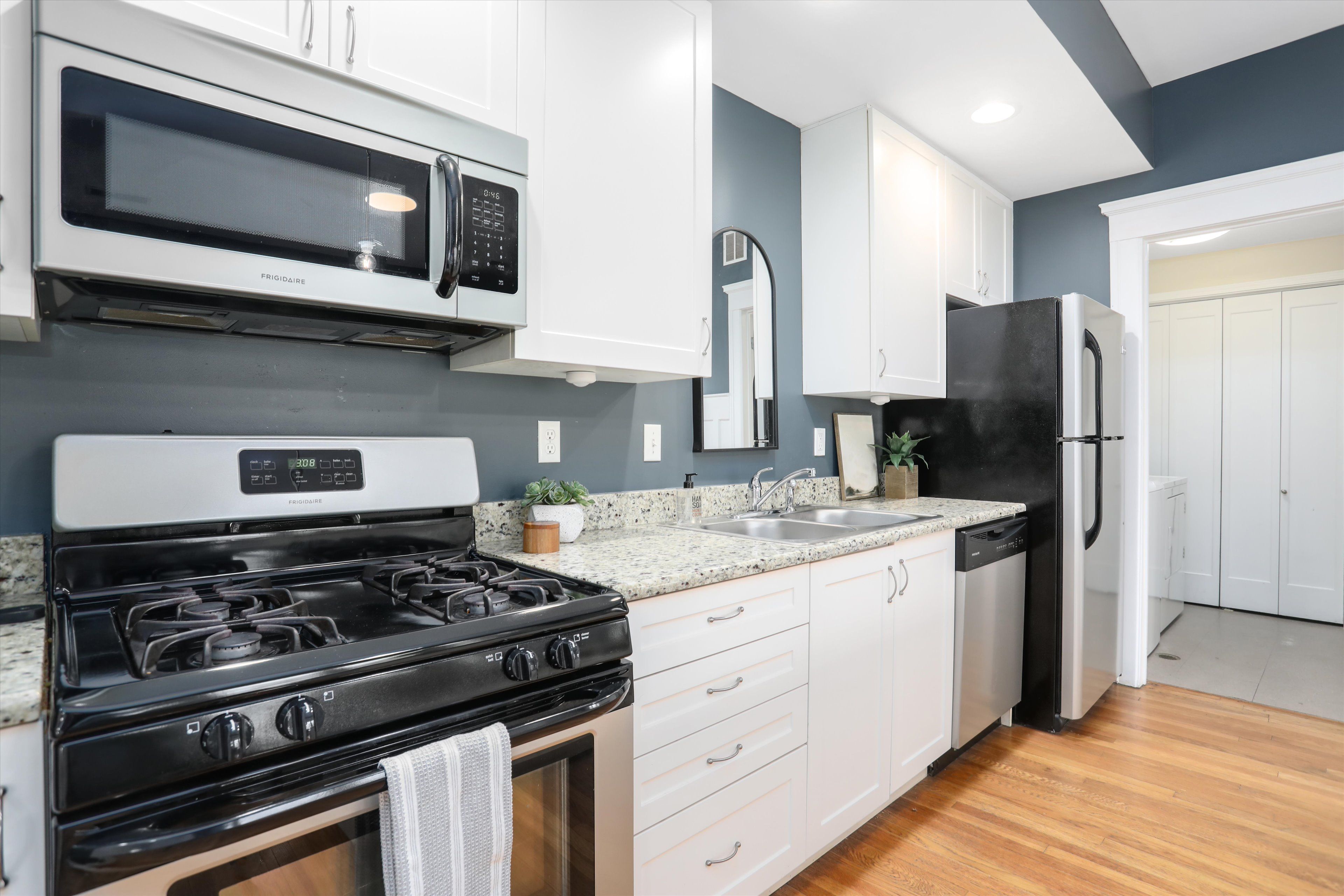 615 W Hancock Street Unit: 201