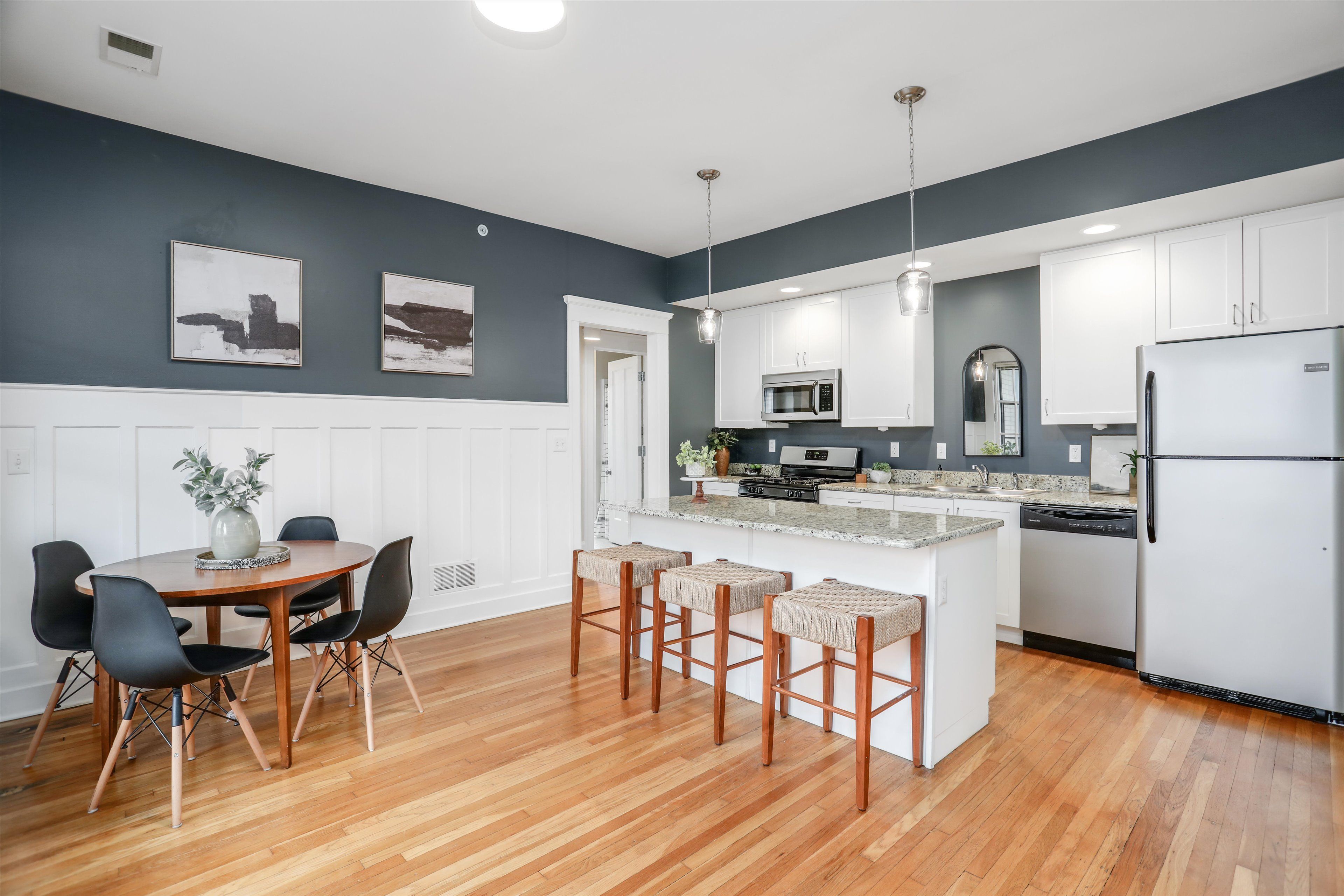 615 W Hancock Street Unit: 201