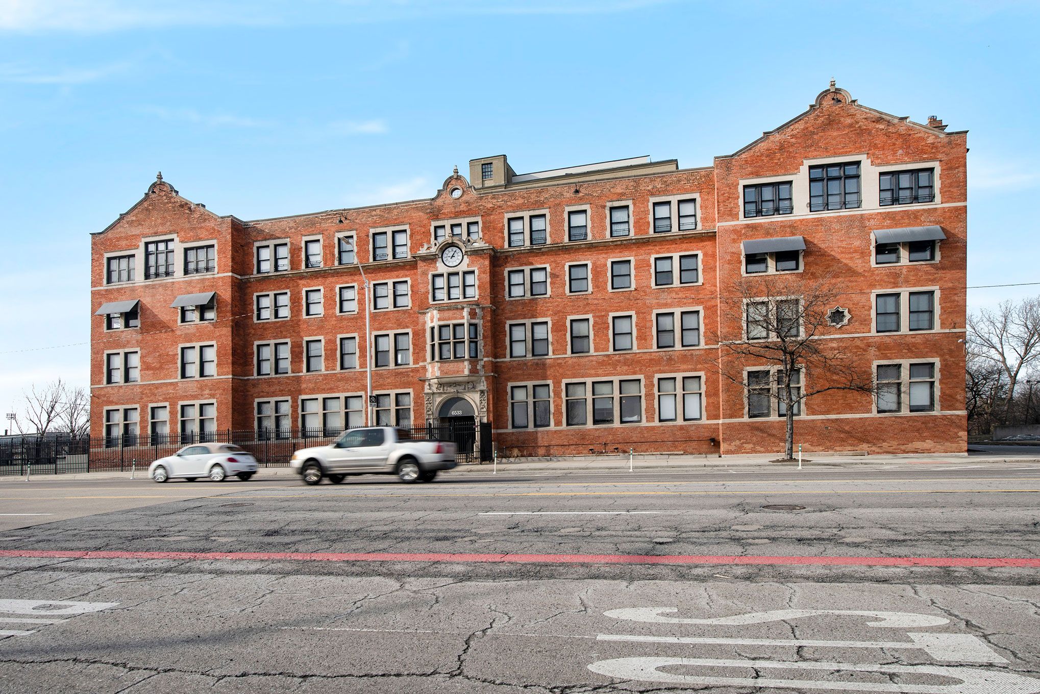 6533  Jefferson Unit: 410