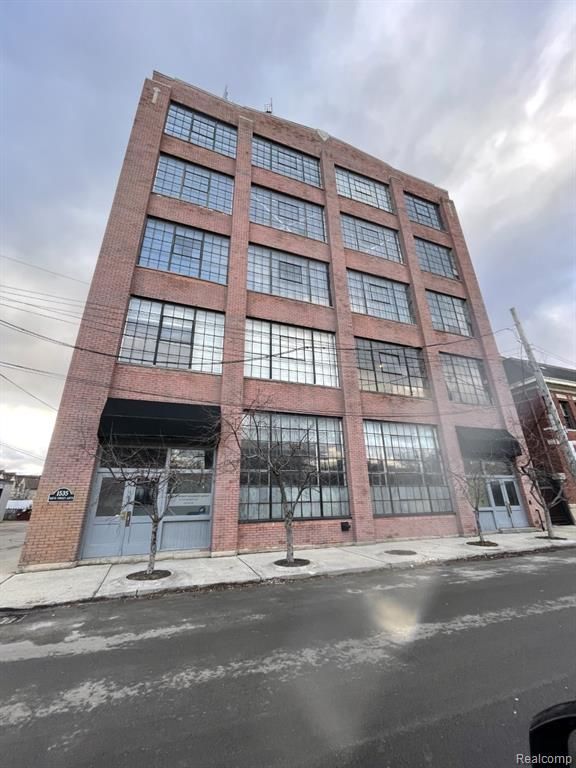 1535 6th  Street Unit: 5