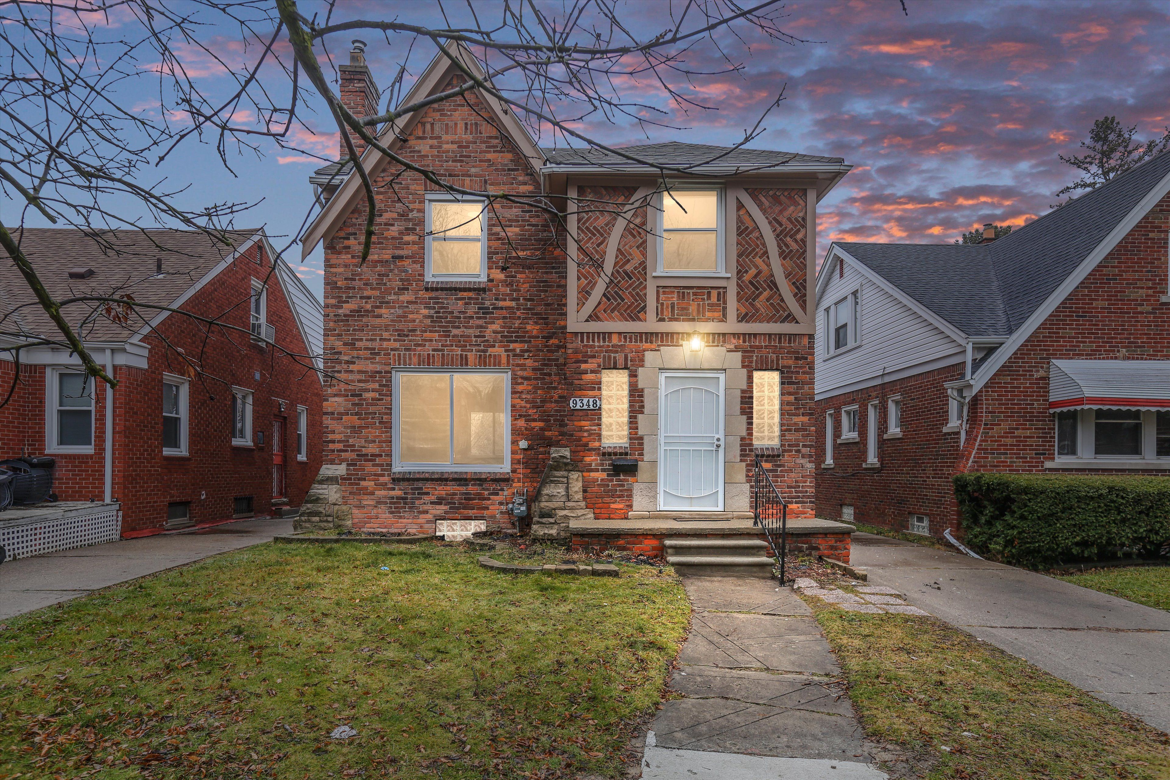 9348 COURVILLE Street