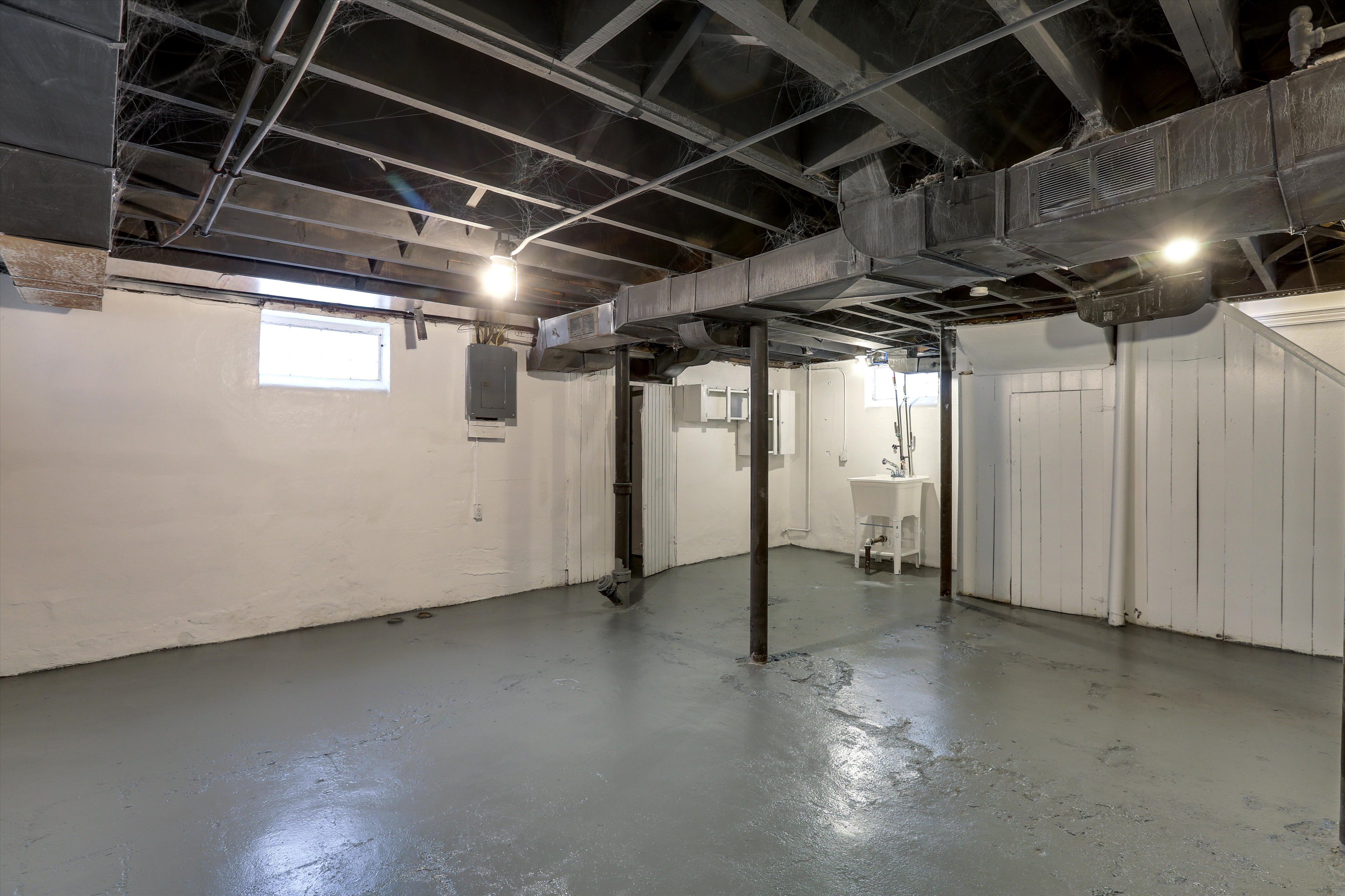 9348 COURVILLE Street