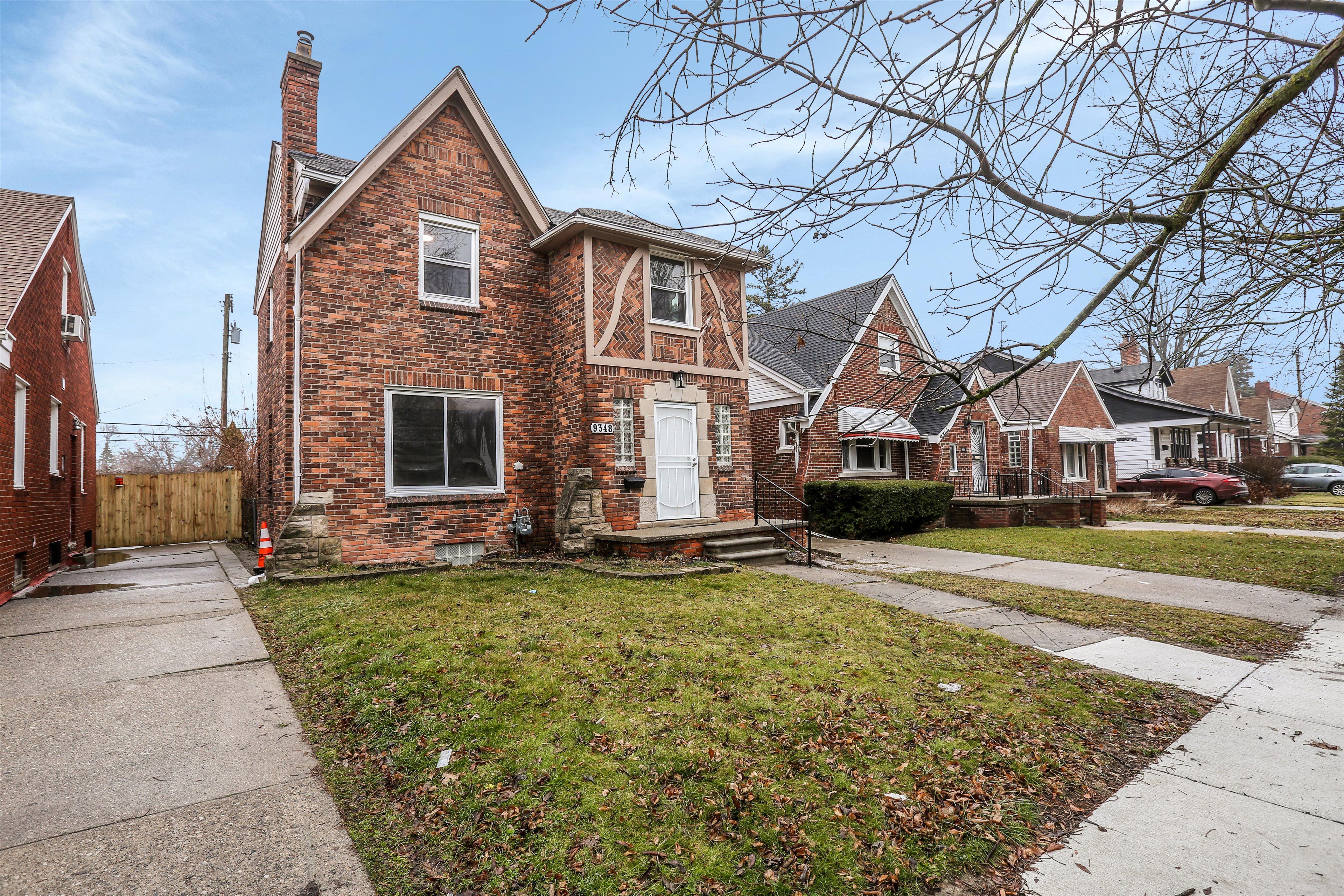 9348 COURVILLE Street