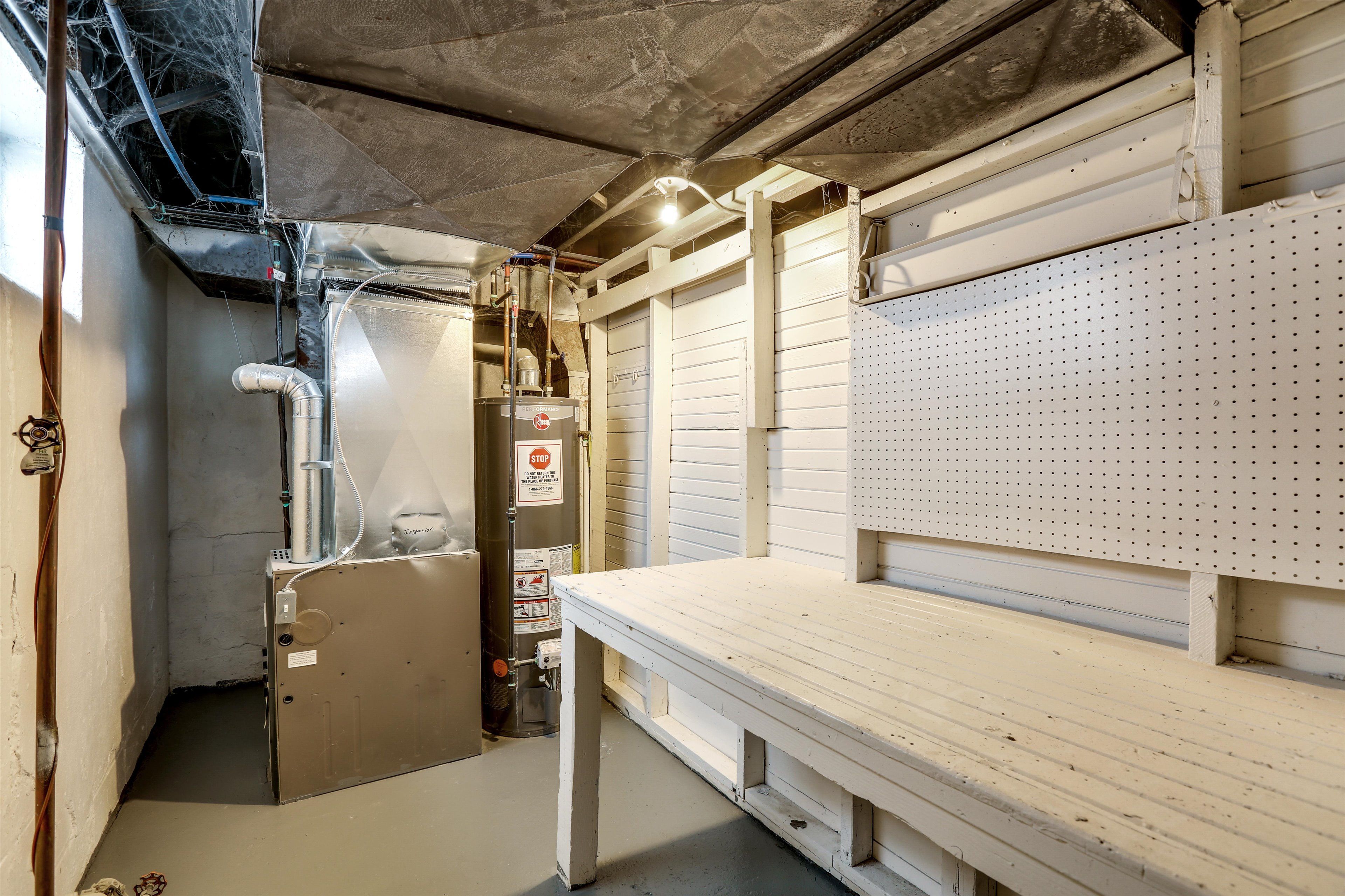 9348 COURVILLE Street