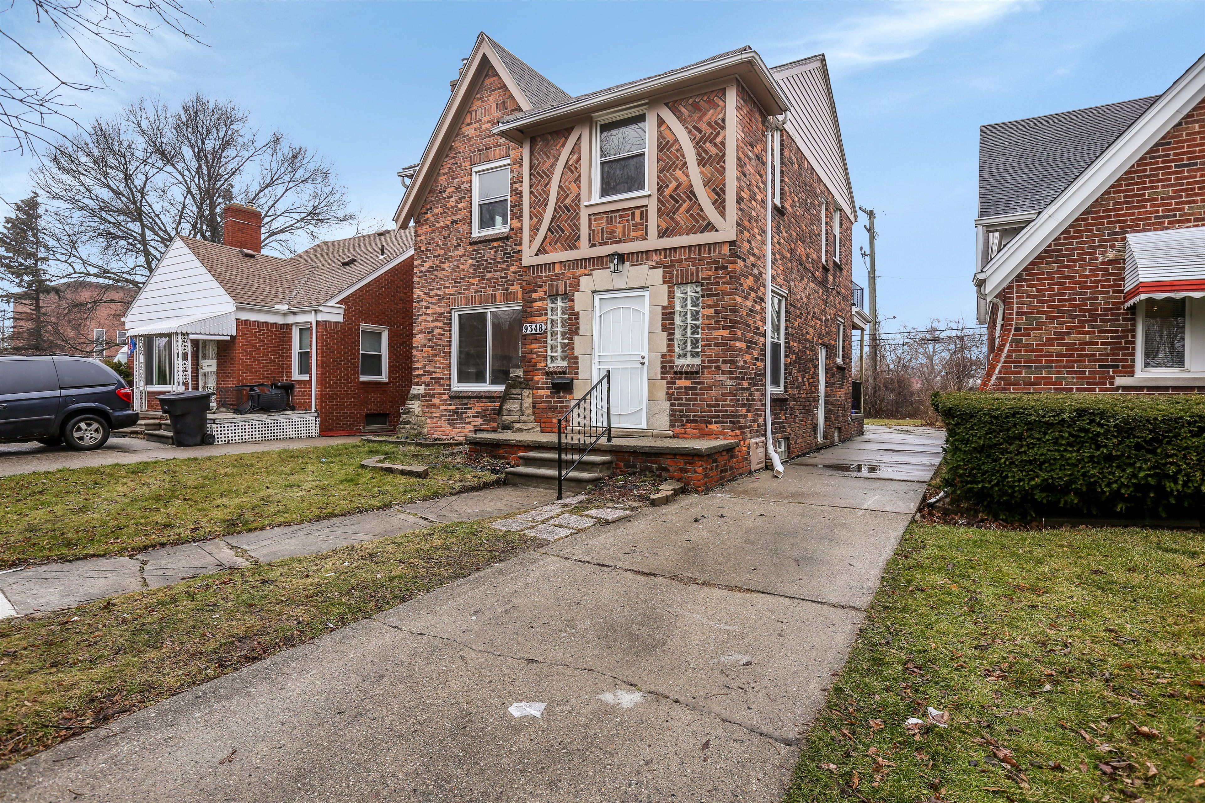 9348 COURVILLE Street