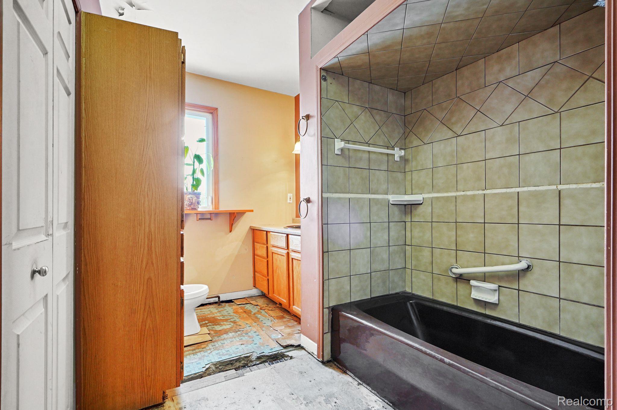 2238 MOUNT ELLIOTT Street