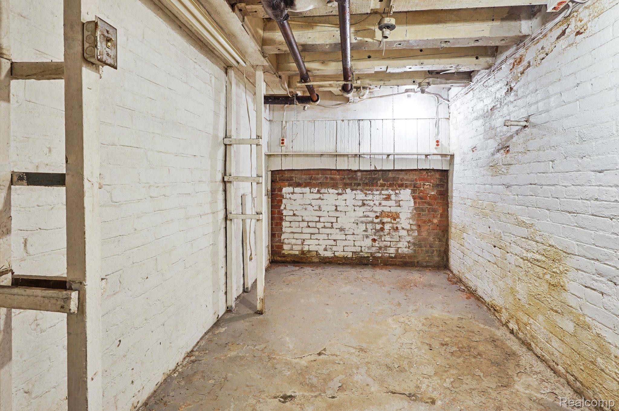 2238 MOUNT ELLIOTT Street