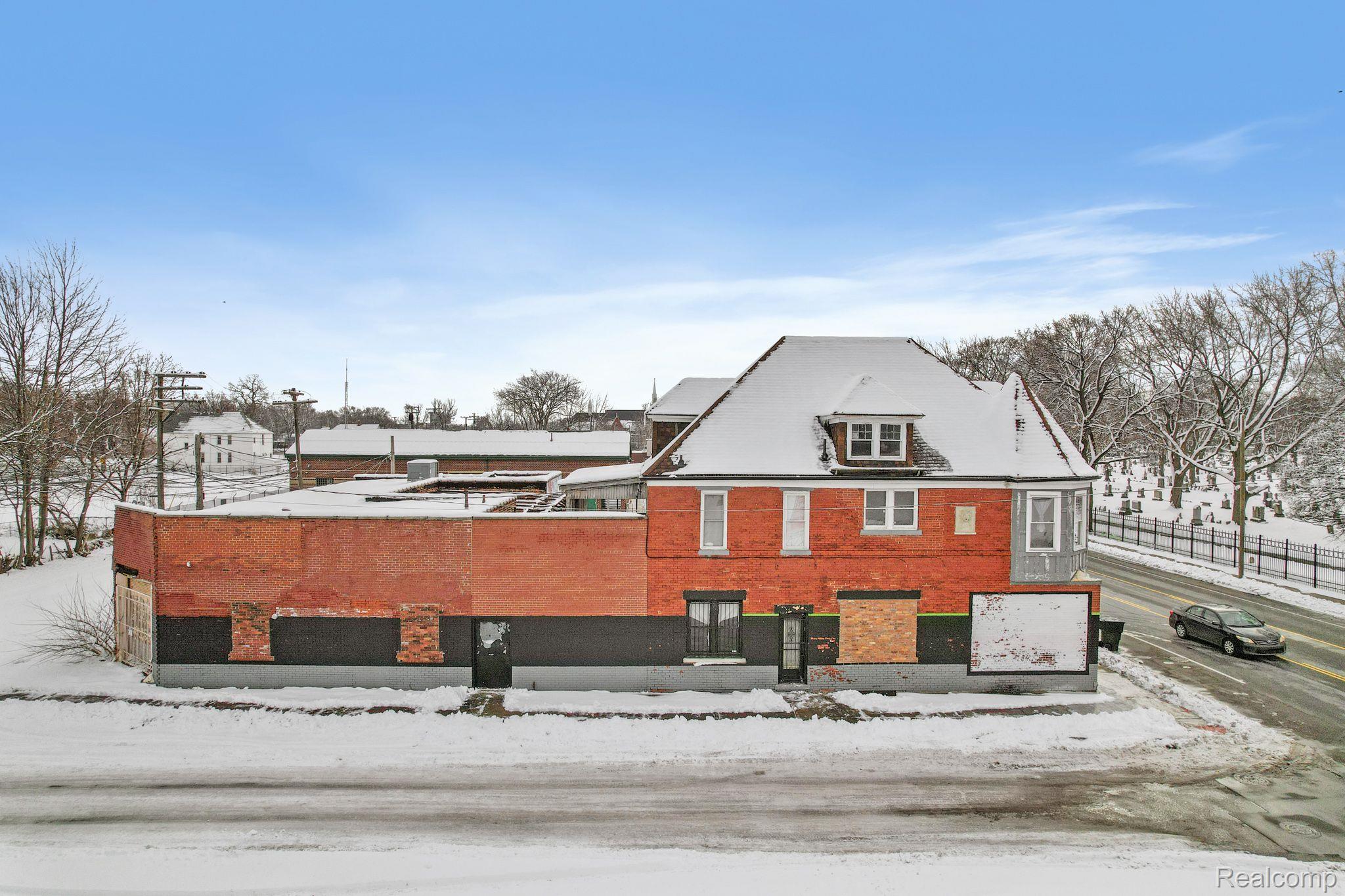 2238 MOUNT ELLIOTT Street