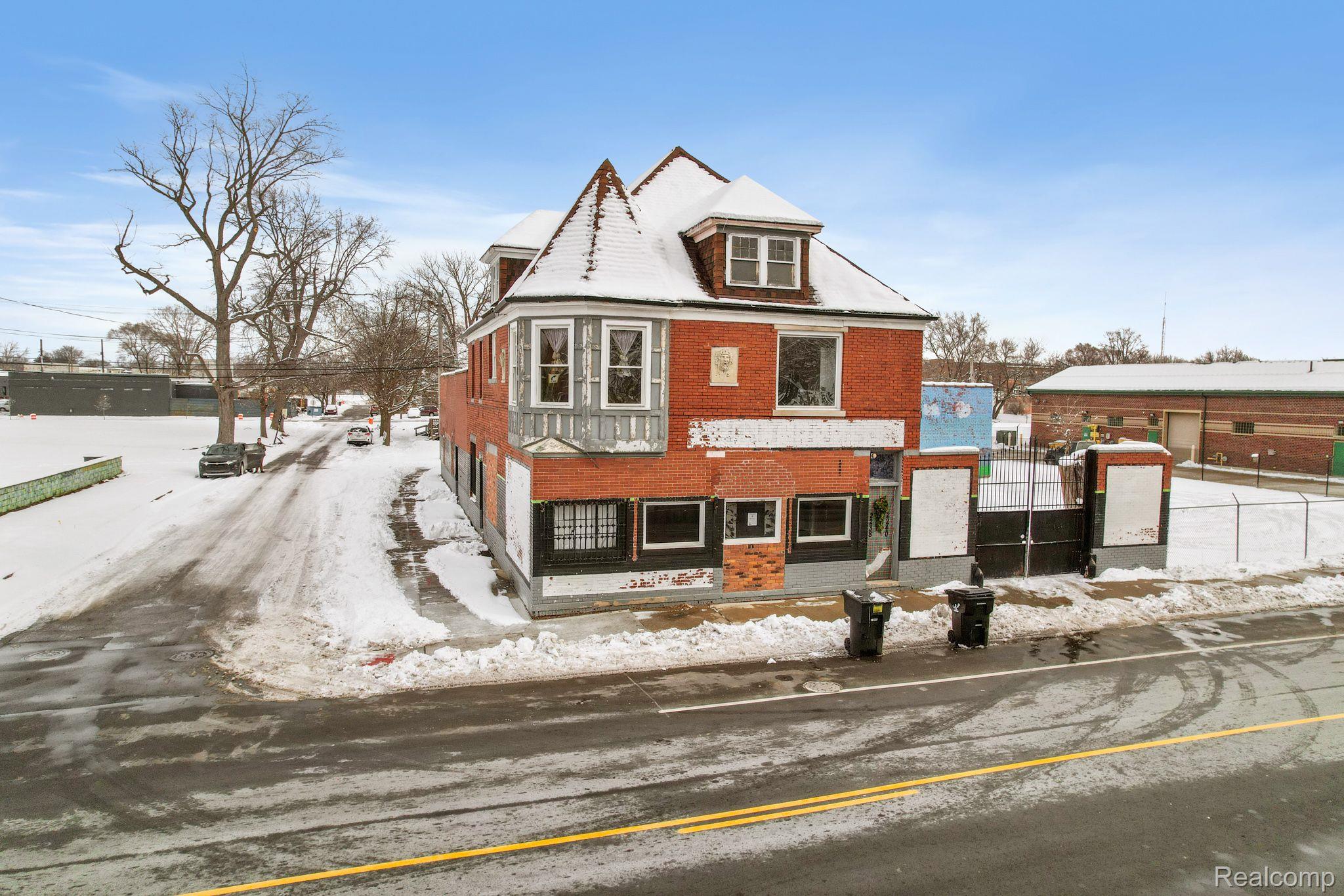 2238 MOUNT ELLIOTT Street