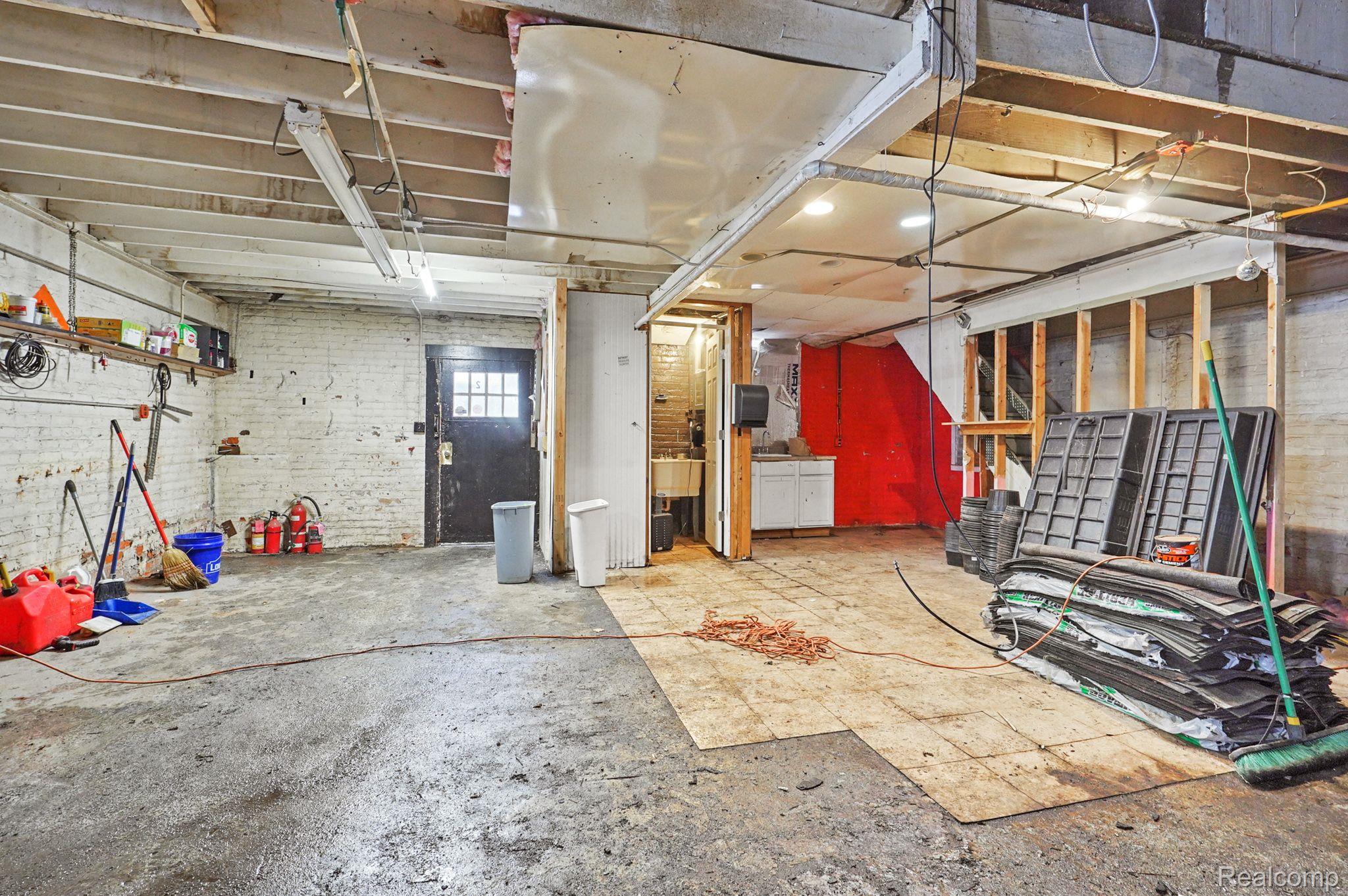 2238 MOUNT ELLIOTT Street