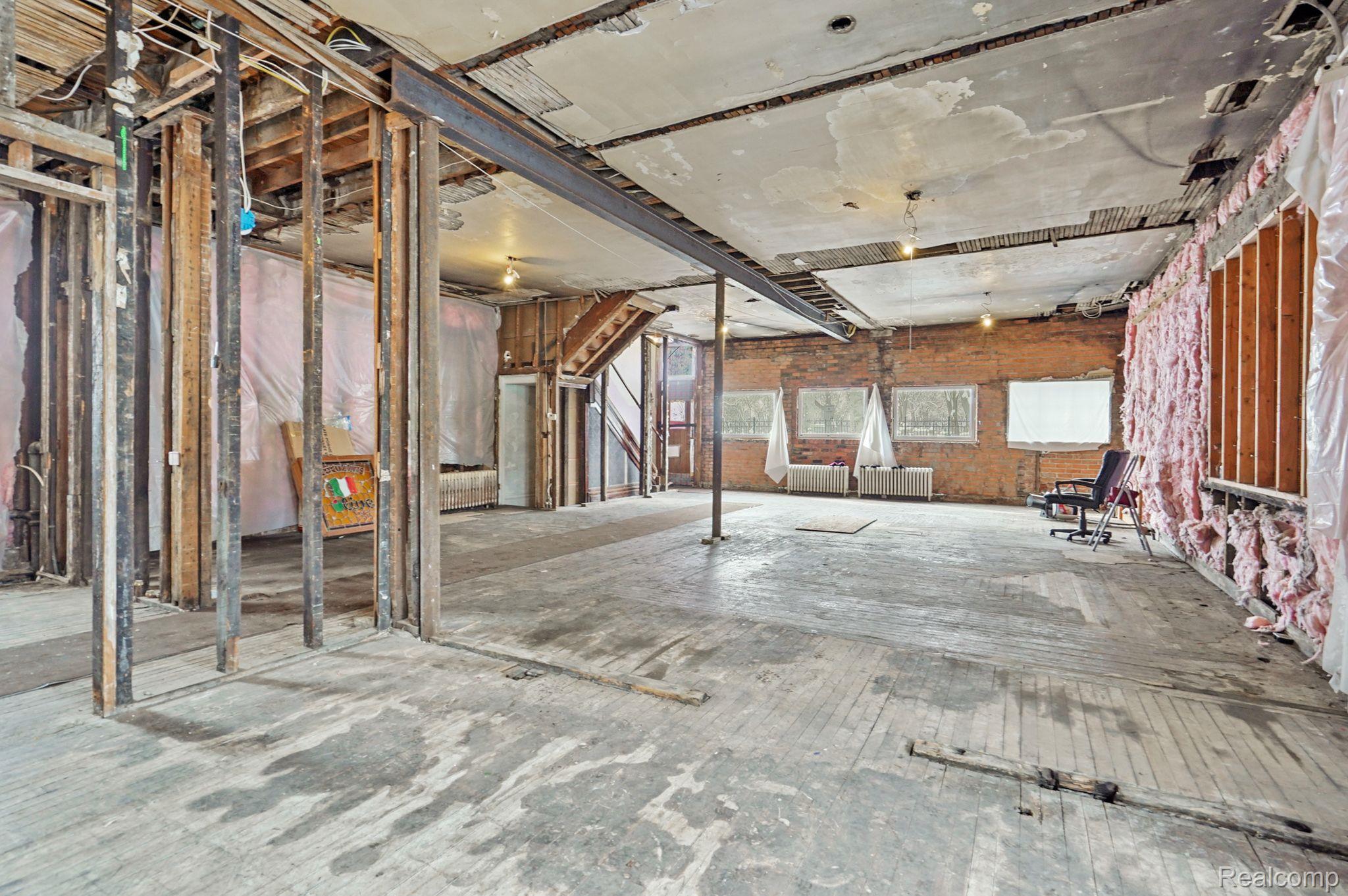 2238 MOUNT ELLIOTT Street