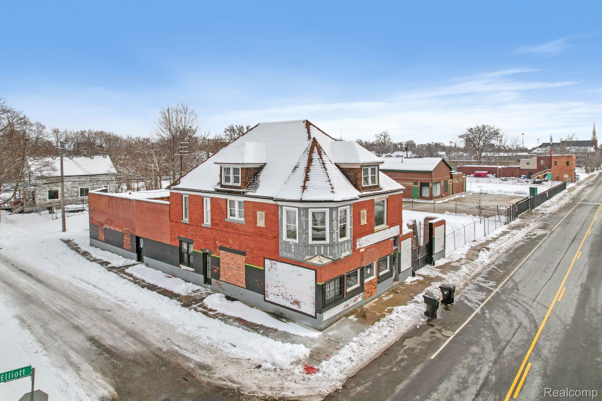 2238 MOUNT ELLIOTT Street