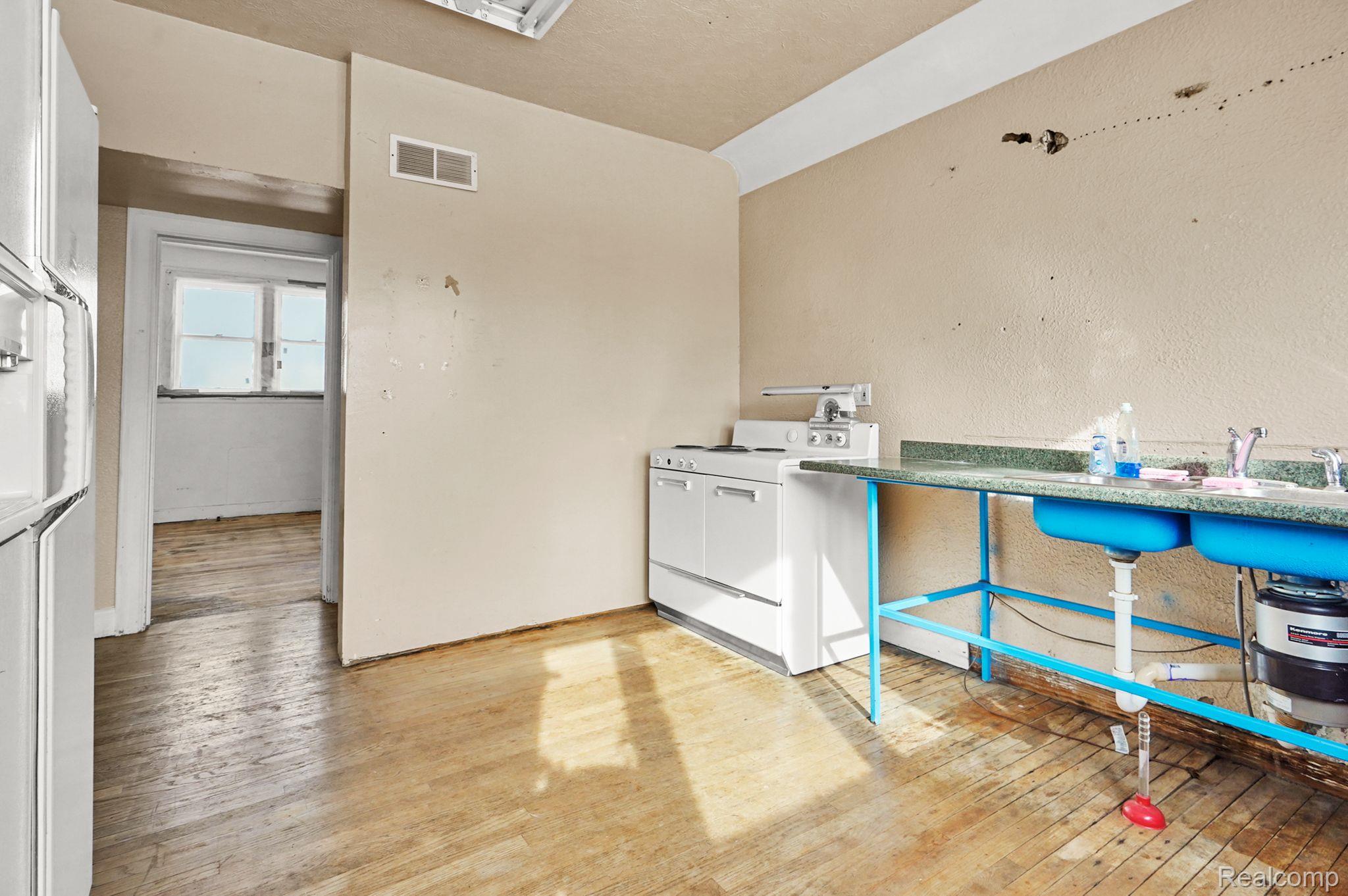 2238 MOUNT ELLIOTT Street