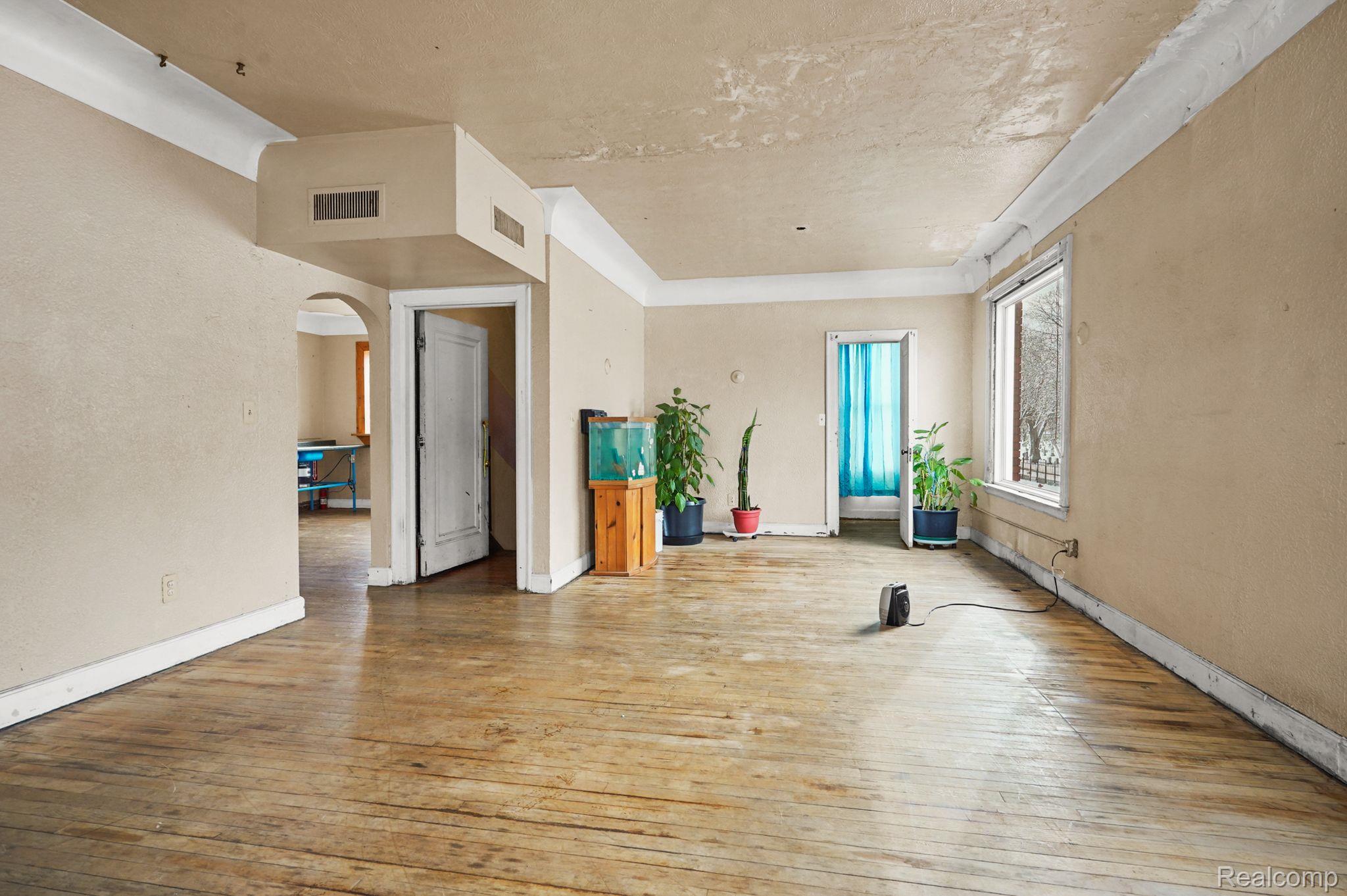 2238 MOUNT ELLIOTT Street