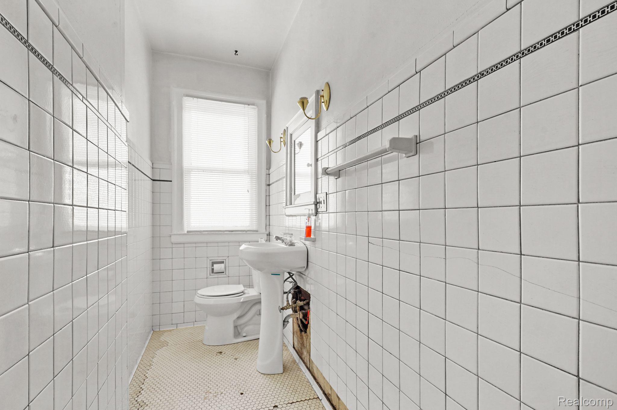 2238 MOUNT ELLIOTT Street