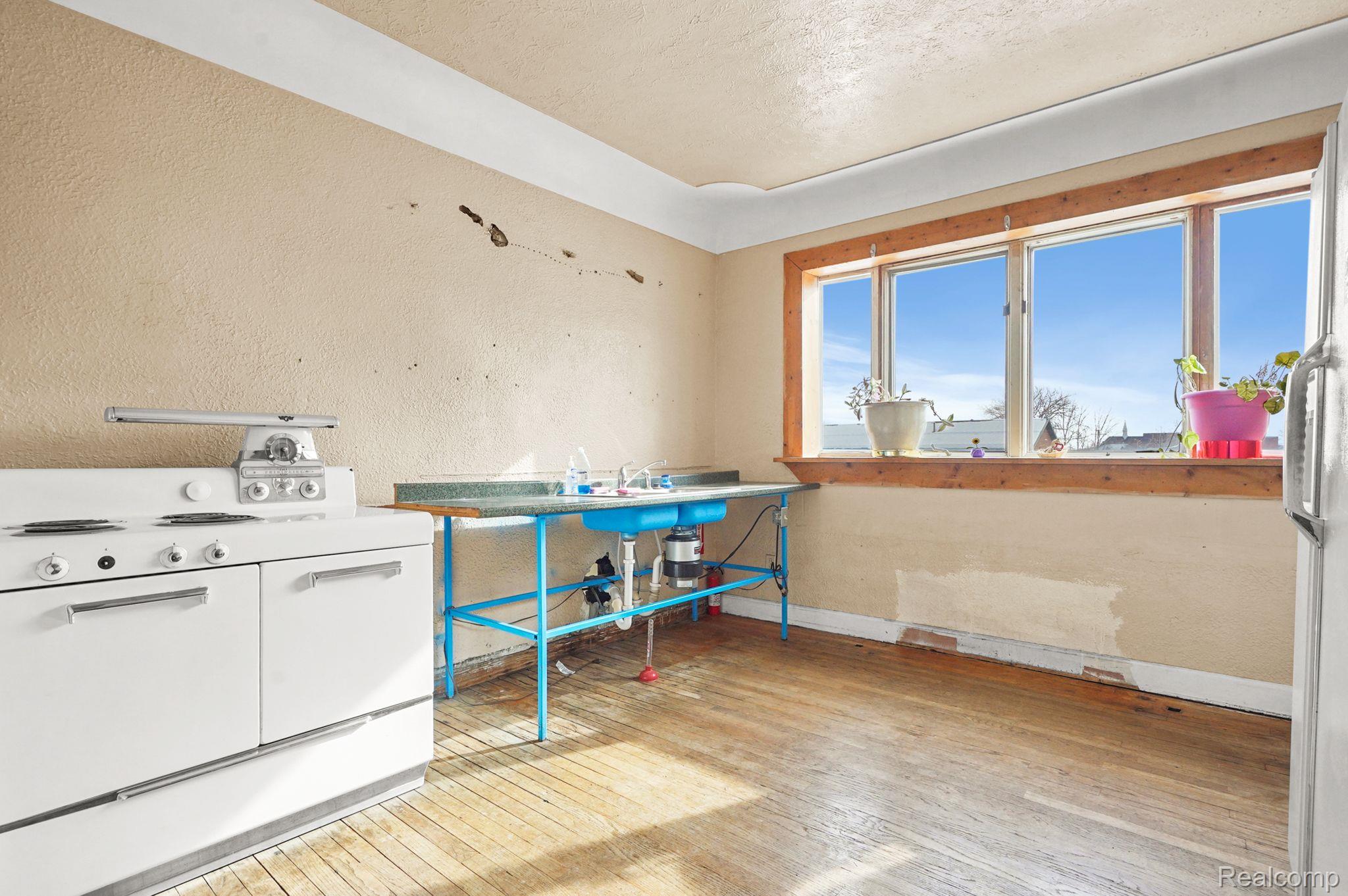 2238 MOUNT ELLIOTT Street