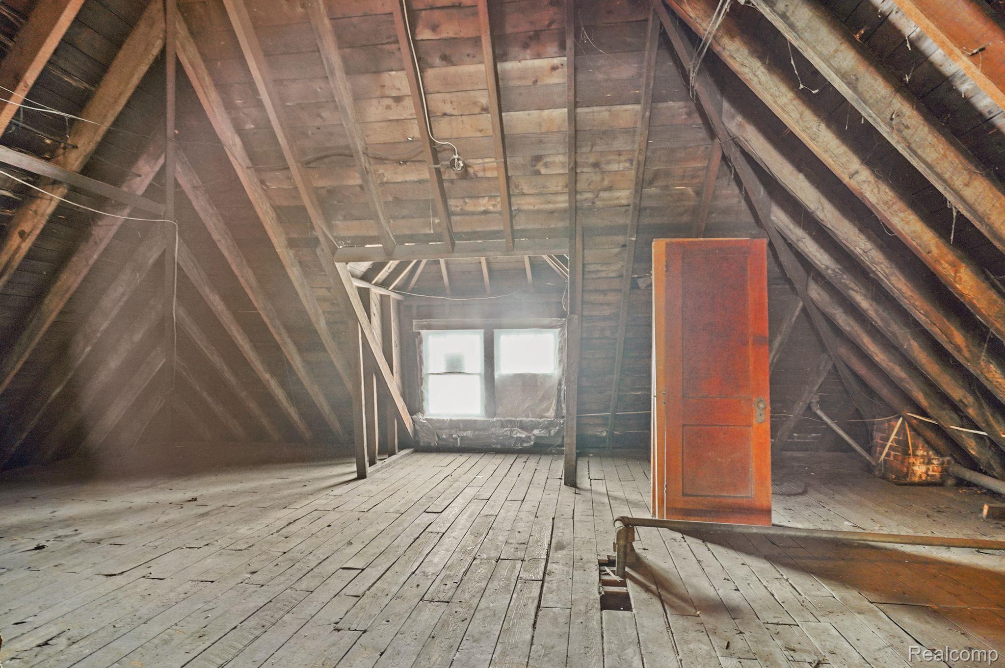 2238 MOUNT ELLIOTT Street