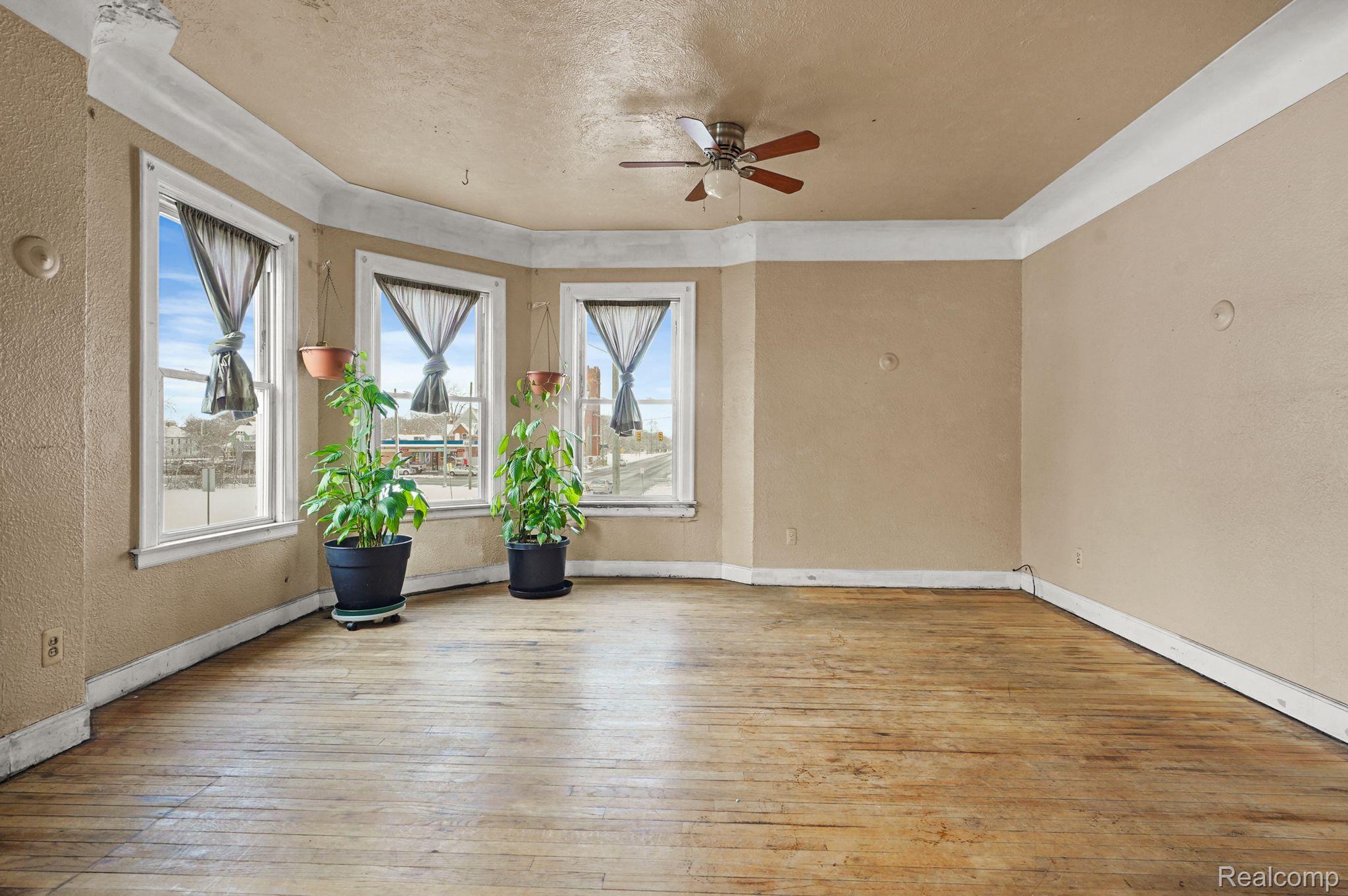 2238 MOUNT ELLIOTT Street