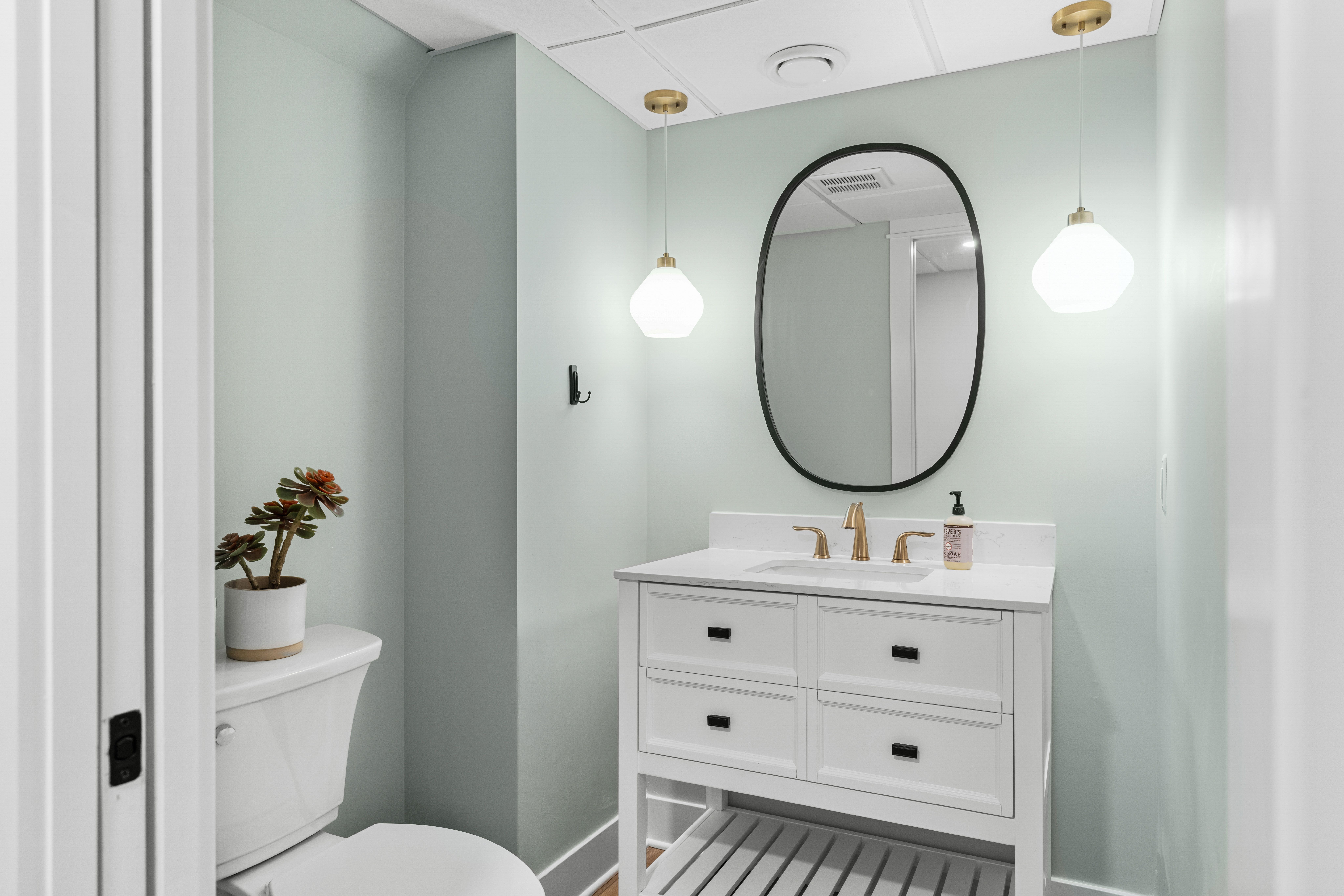 4223 HAMPTON Boulevard