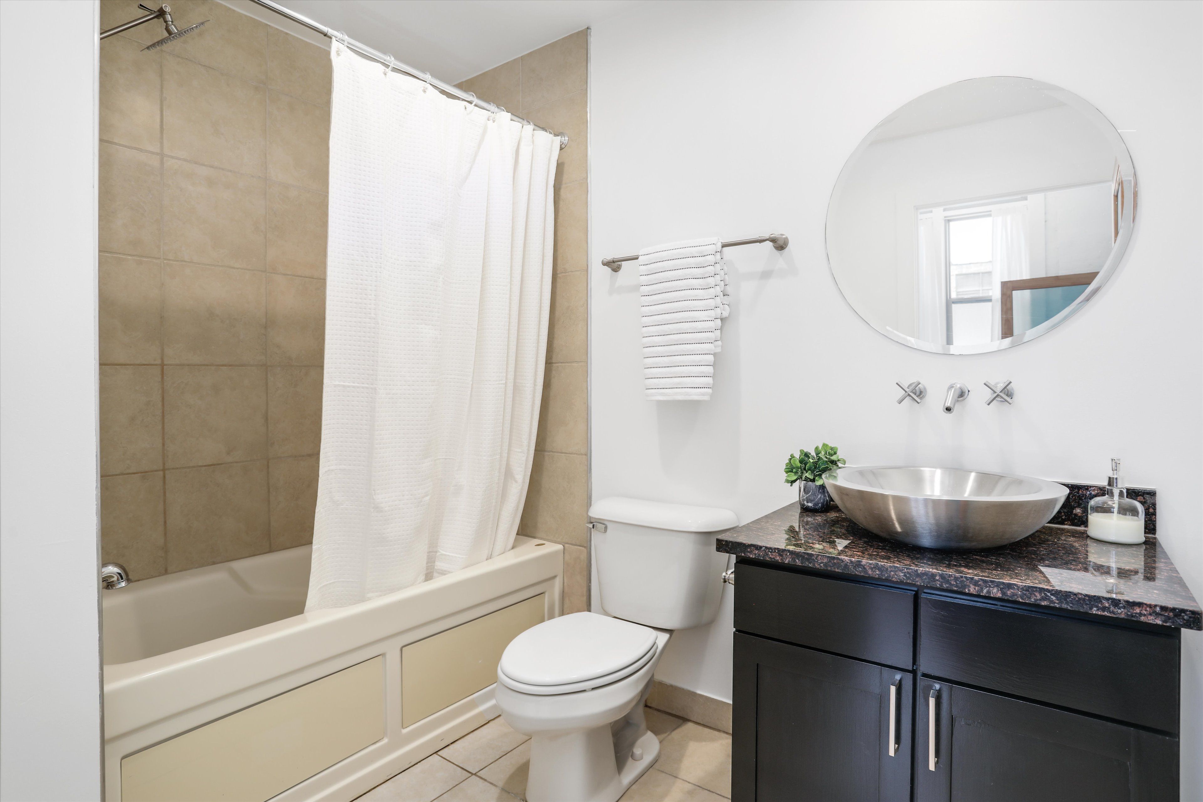 2843 E Grand Boulevard Unit: 9