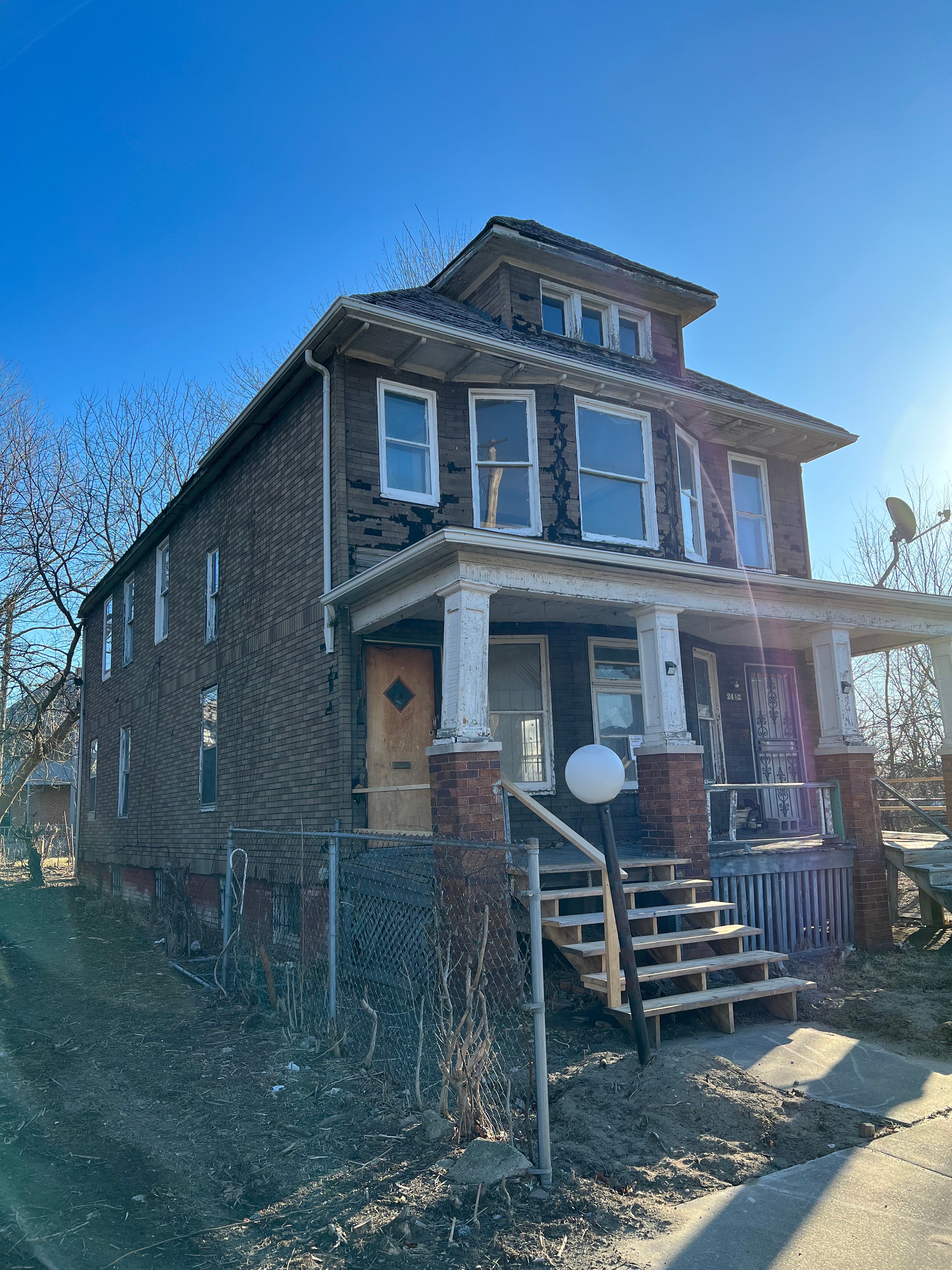 2462 TOWNSEND Street