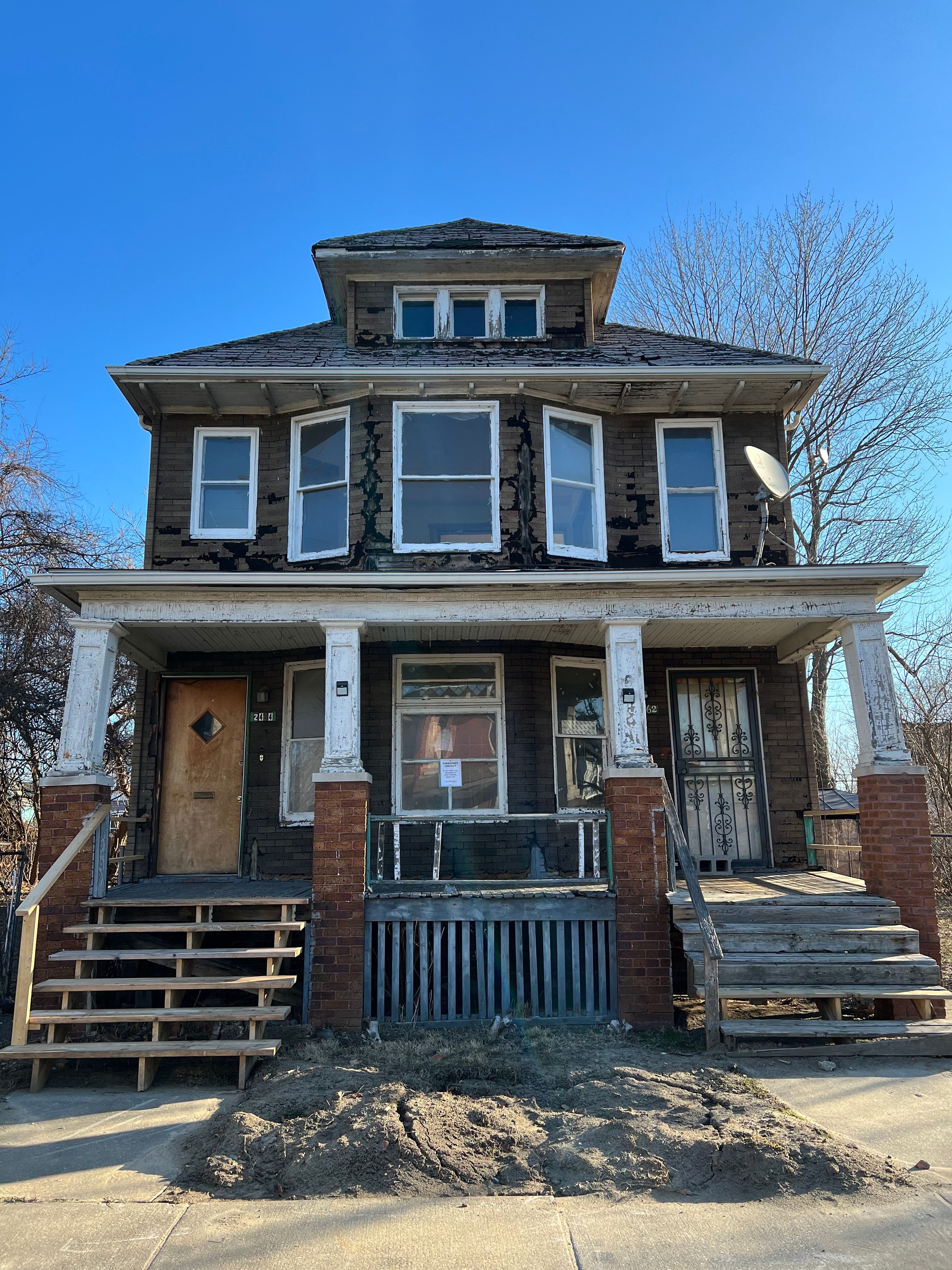 2462 TOWNSEND Street