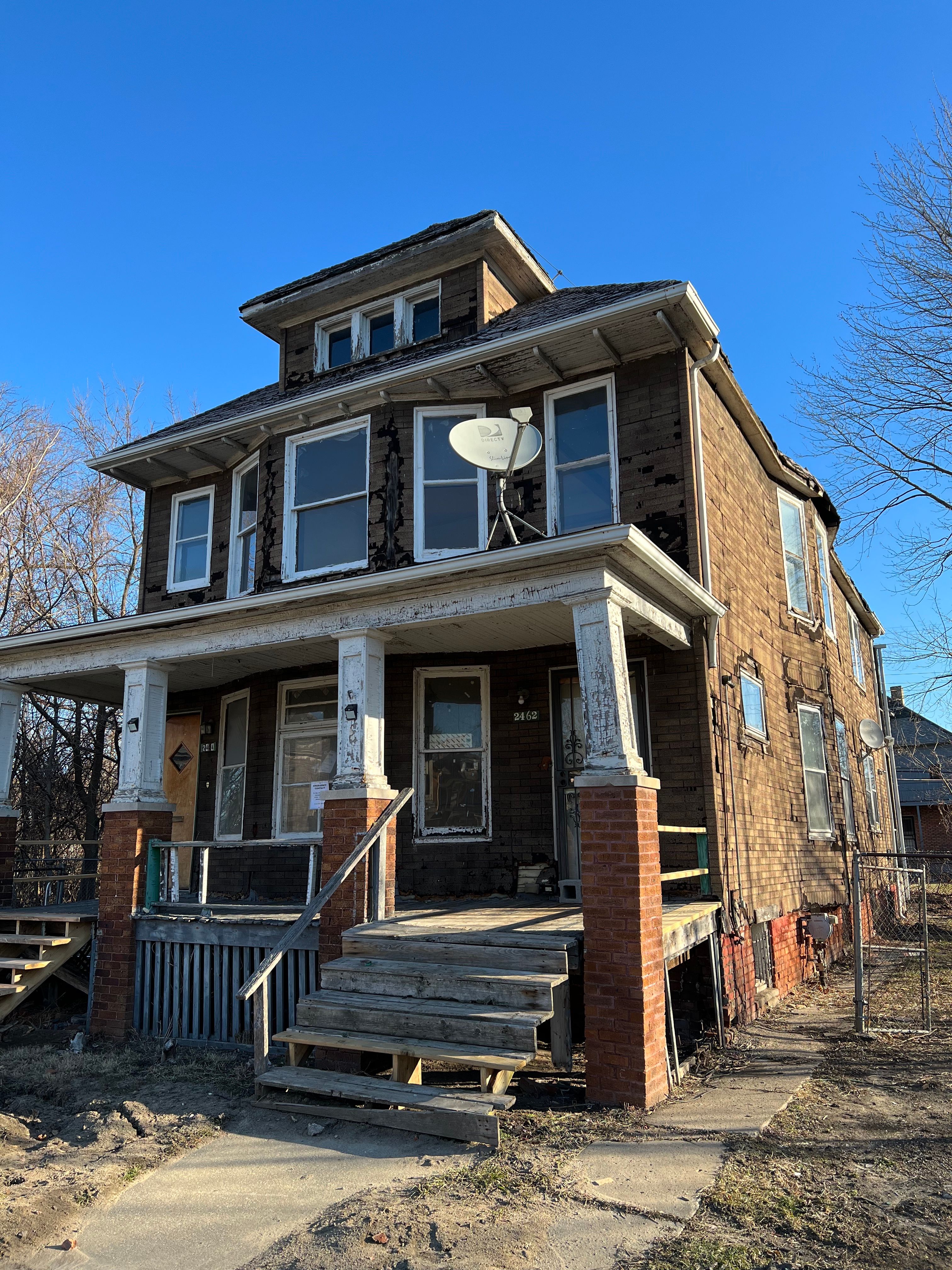 2462 TOWNSEND Street