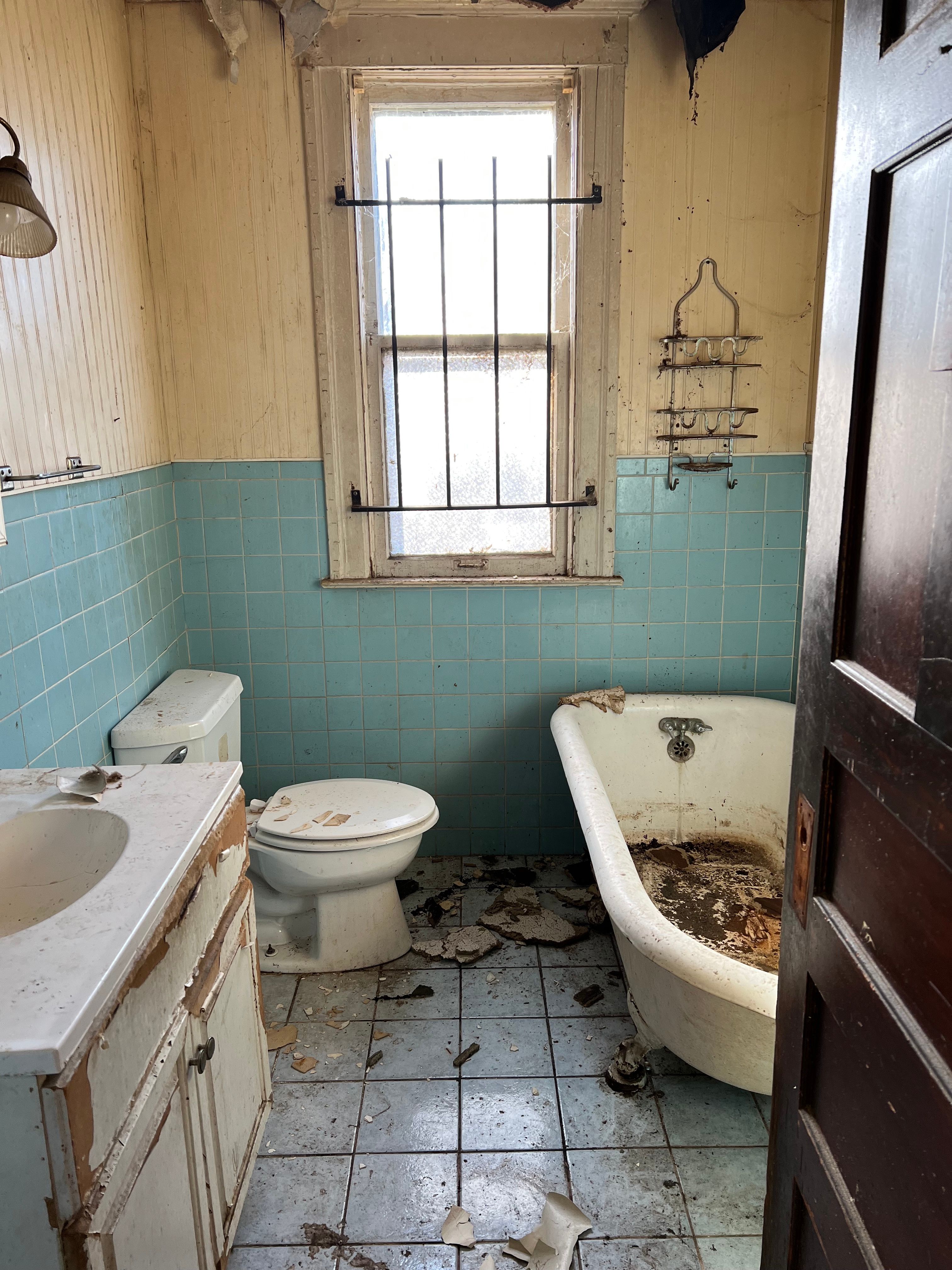 2462 TOWNSEND Street