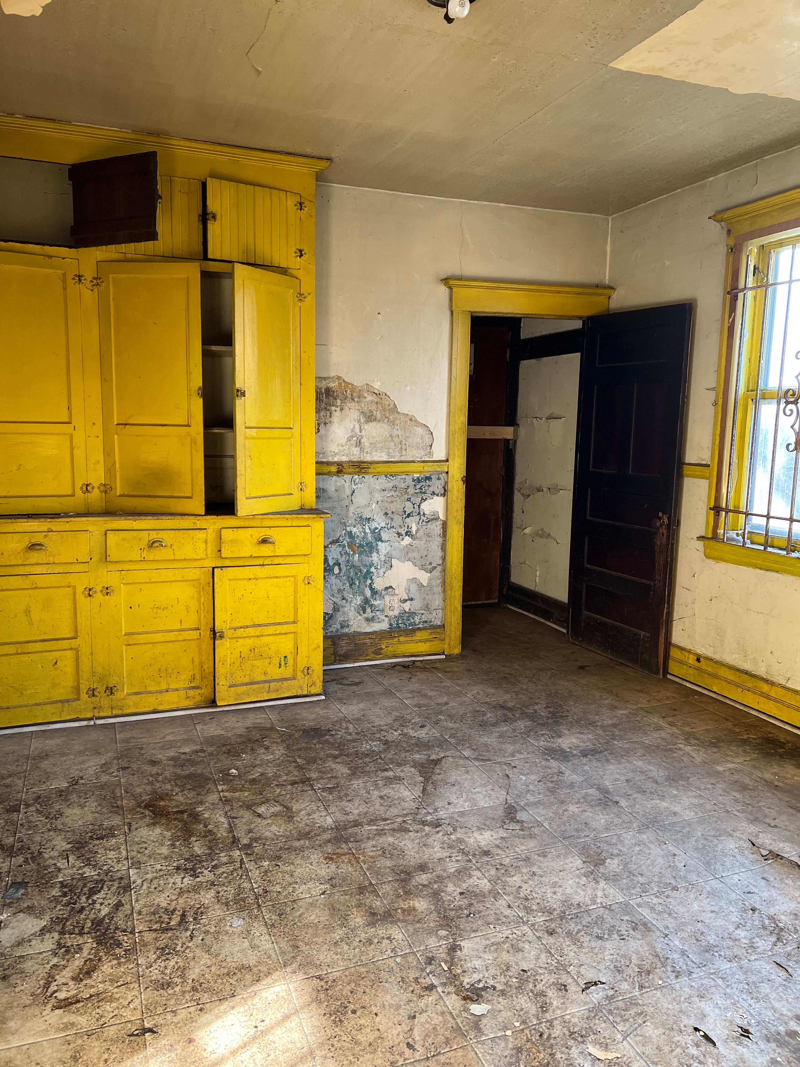 2462 TOWNSEND Street