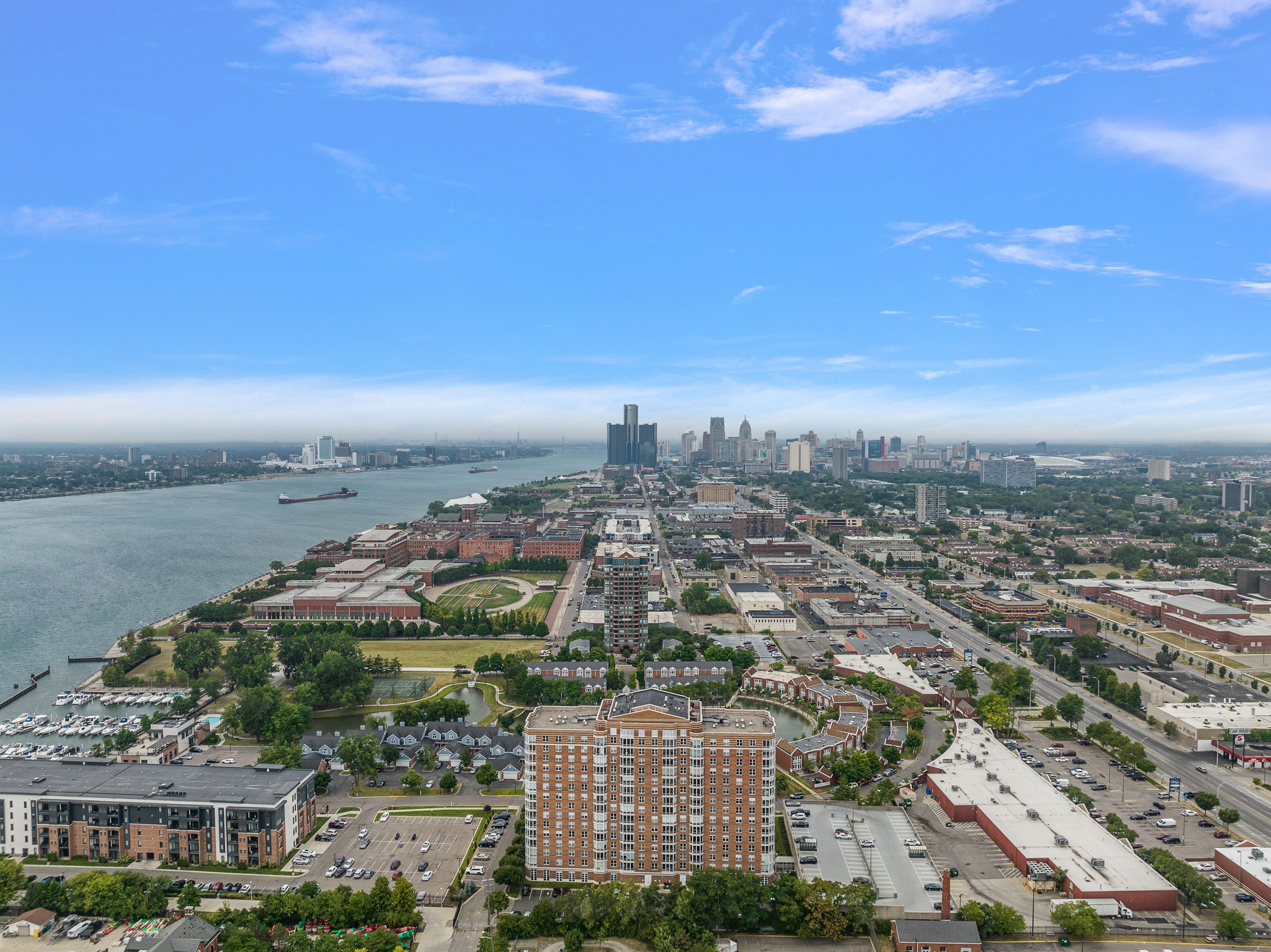 250 E Harbortown  Unit: 1507