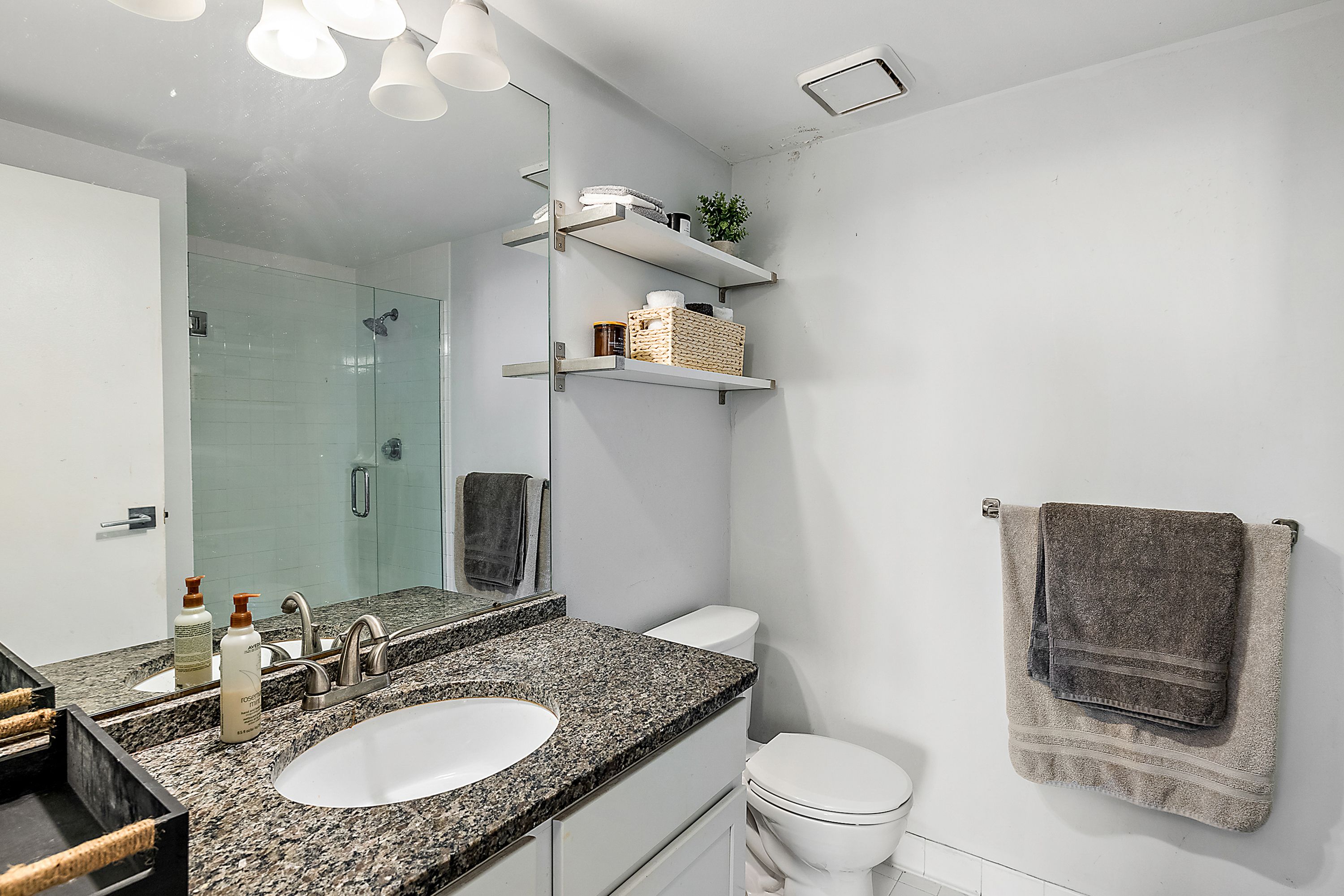 250 E Harbortown  Unit: 1507