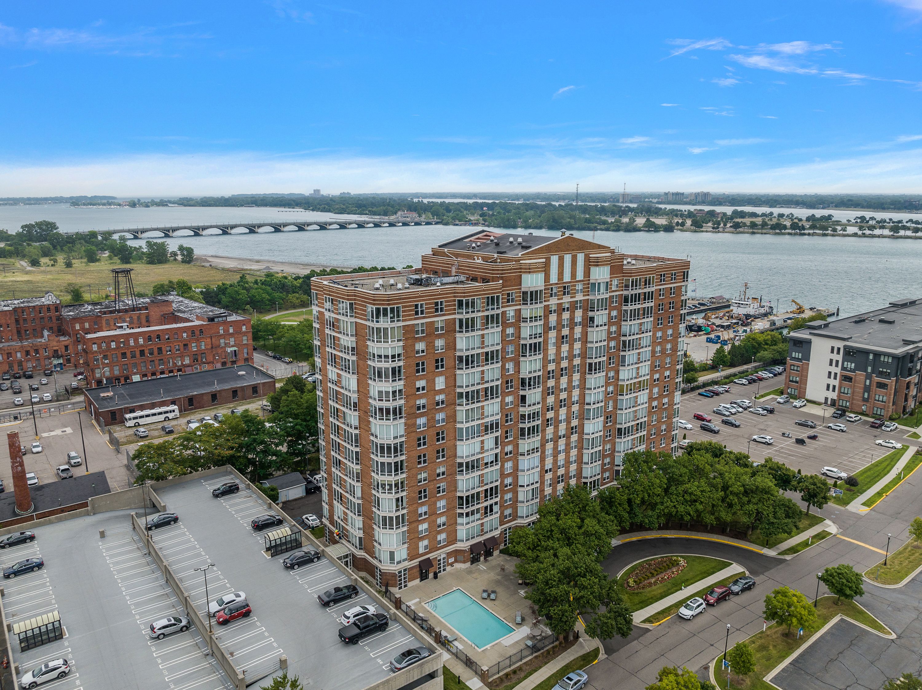 250 E Harbortown  Unit: 1507