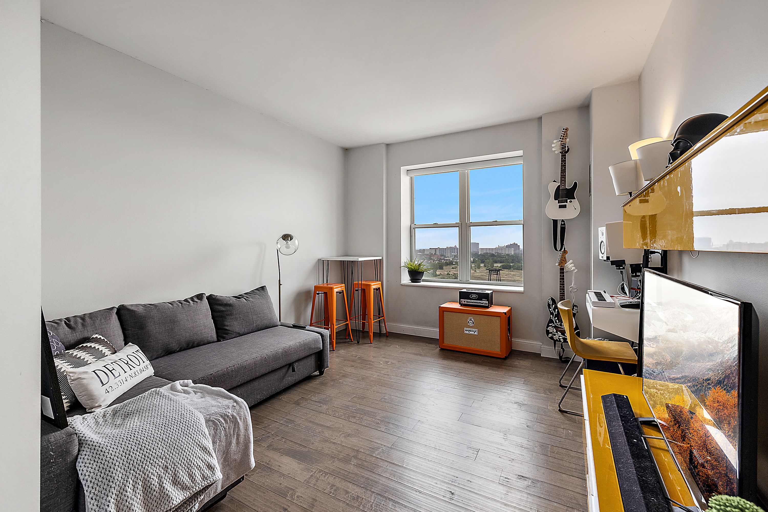 250 E Harbortown  Unit: 1507