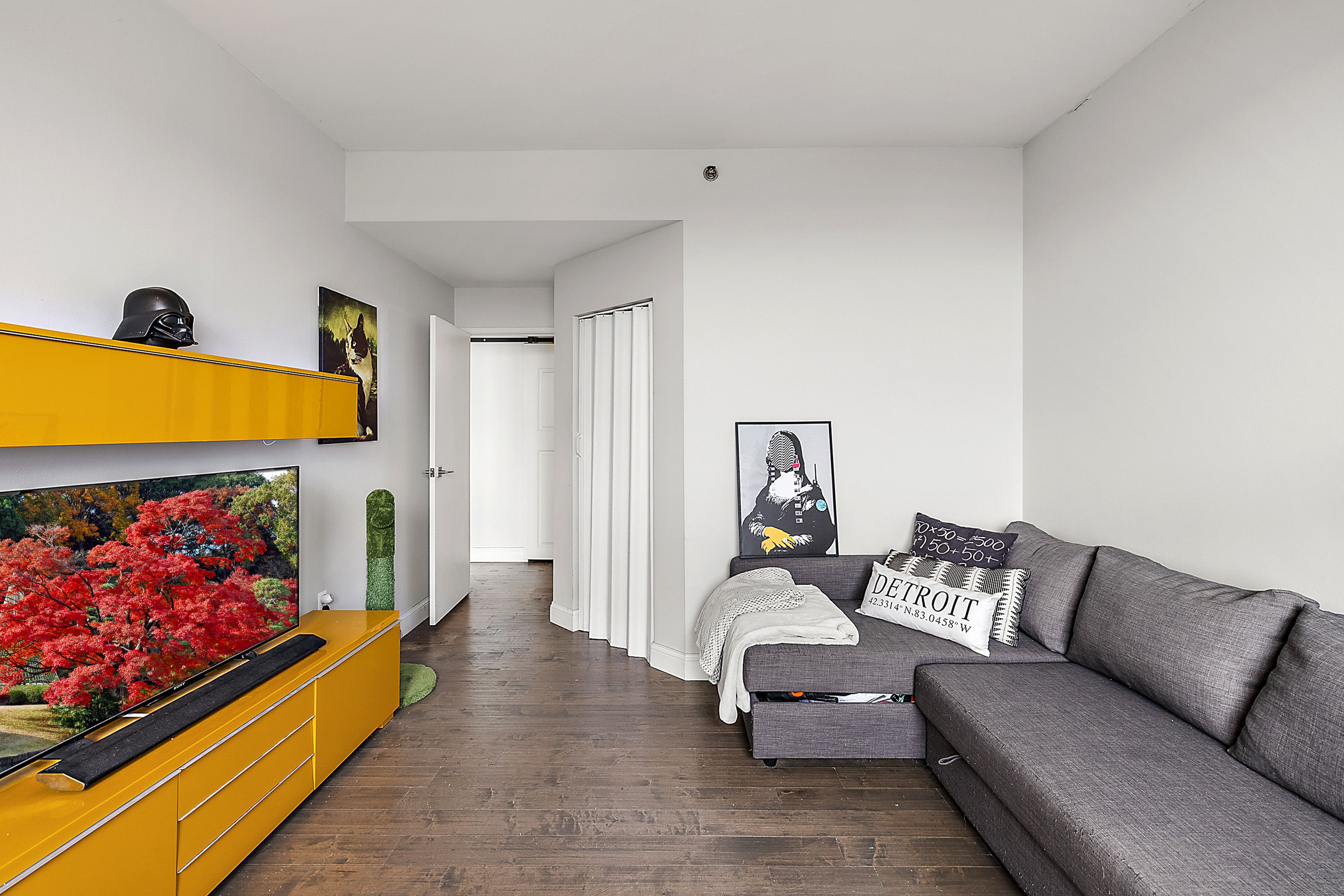 250 E Harbortown  Unit: 1507