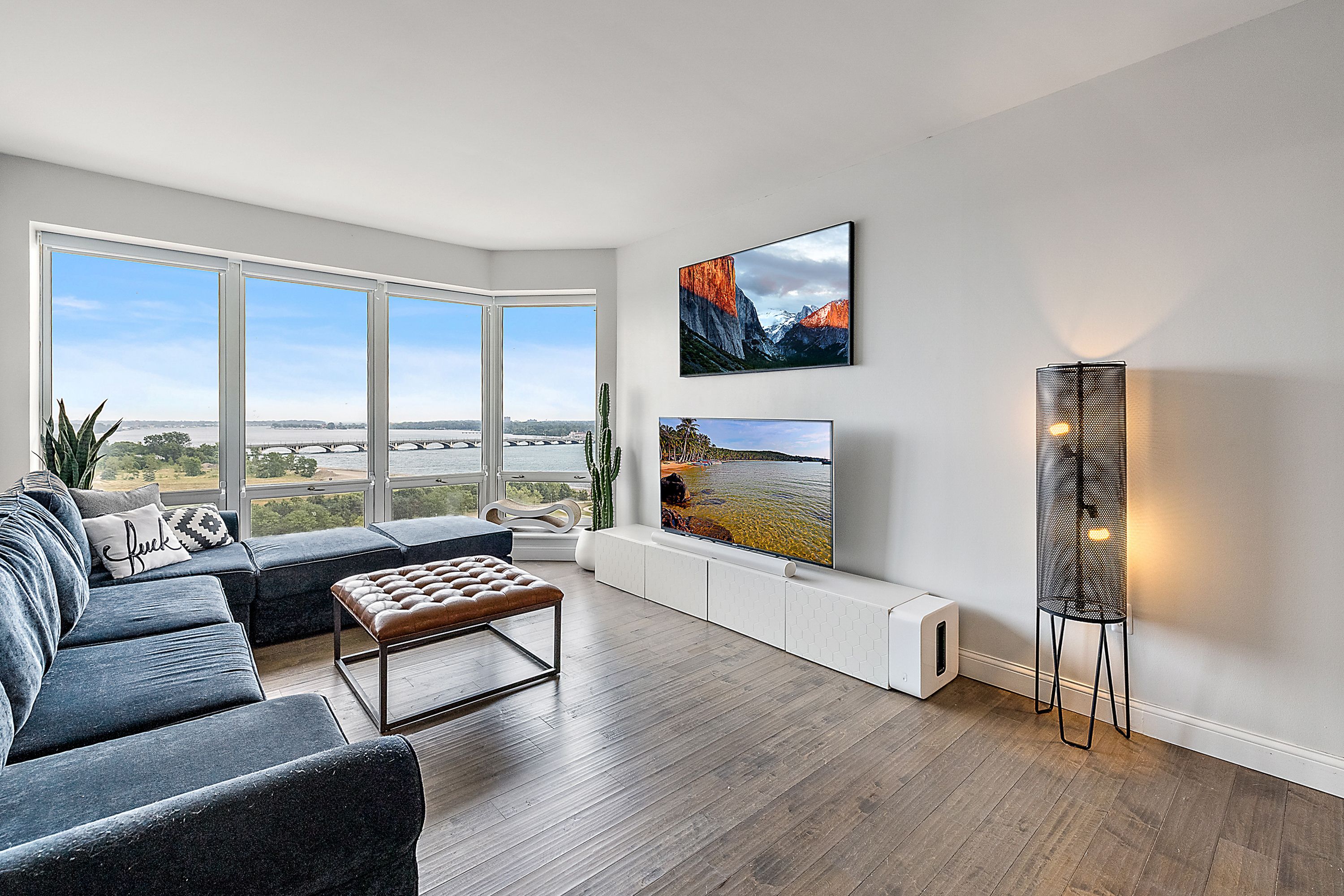 250 E Harbortown  Unit: 1507