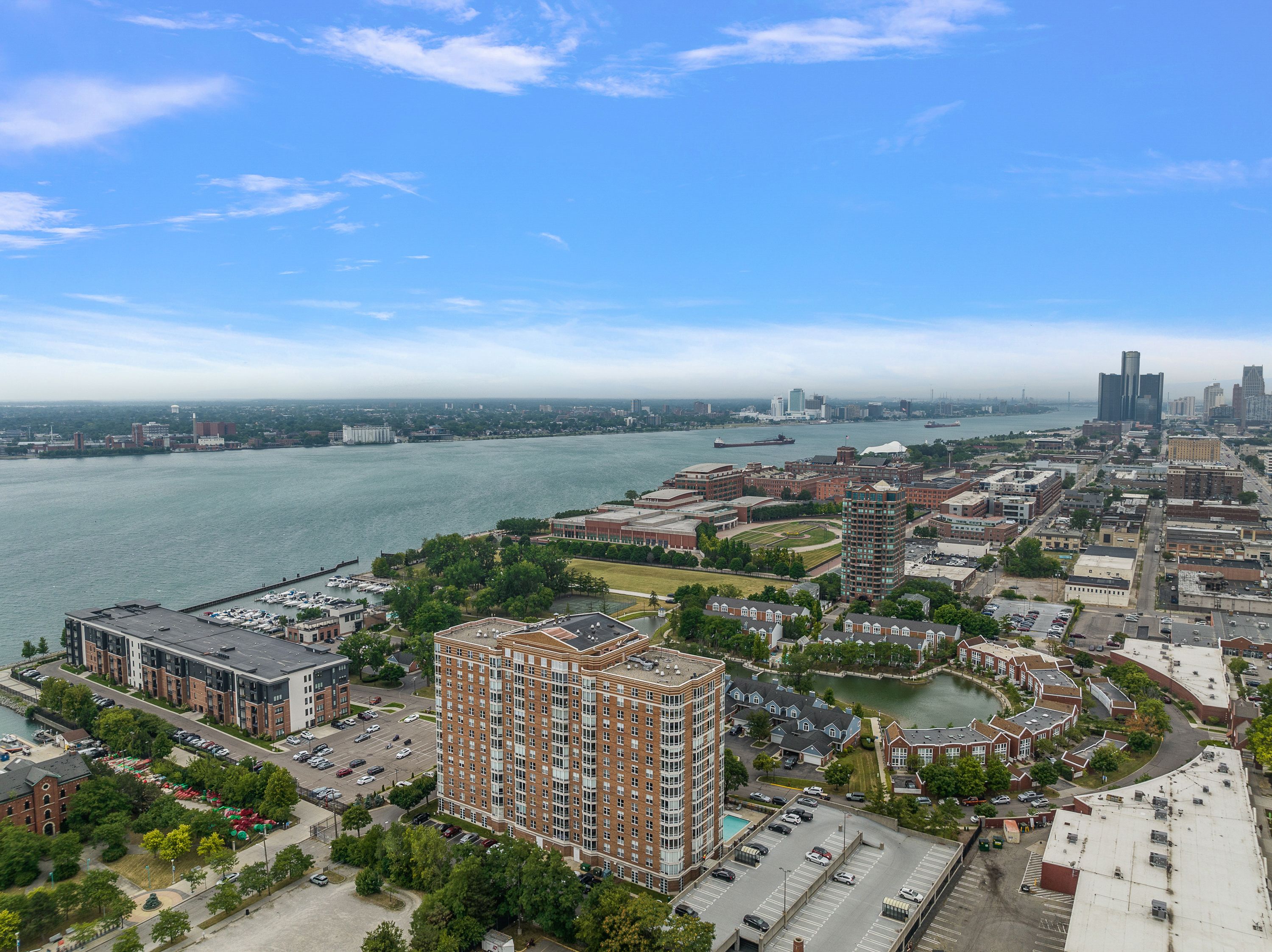 250 E Harbortown  Unit: 1507