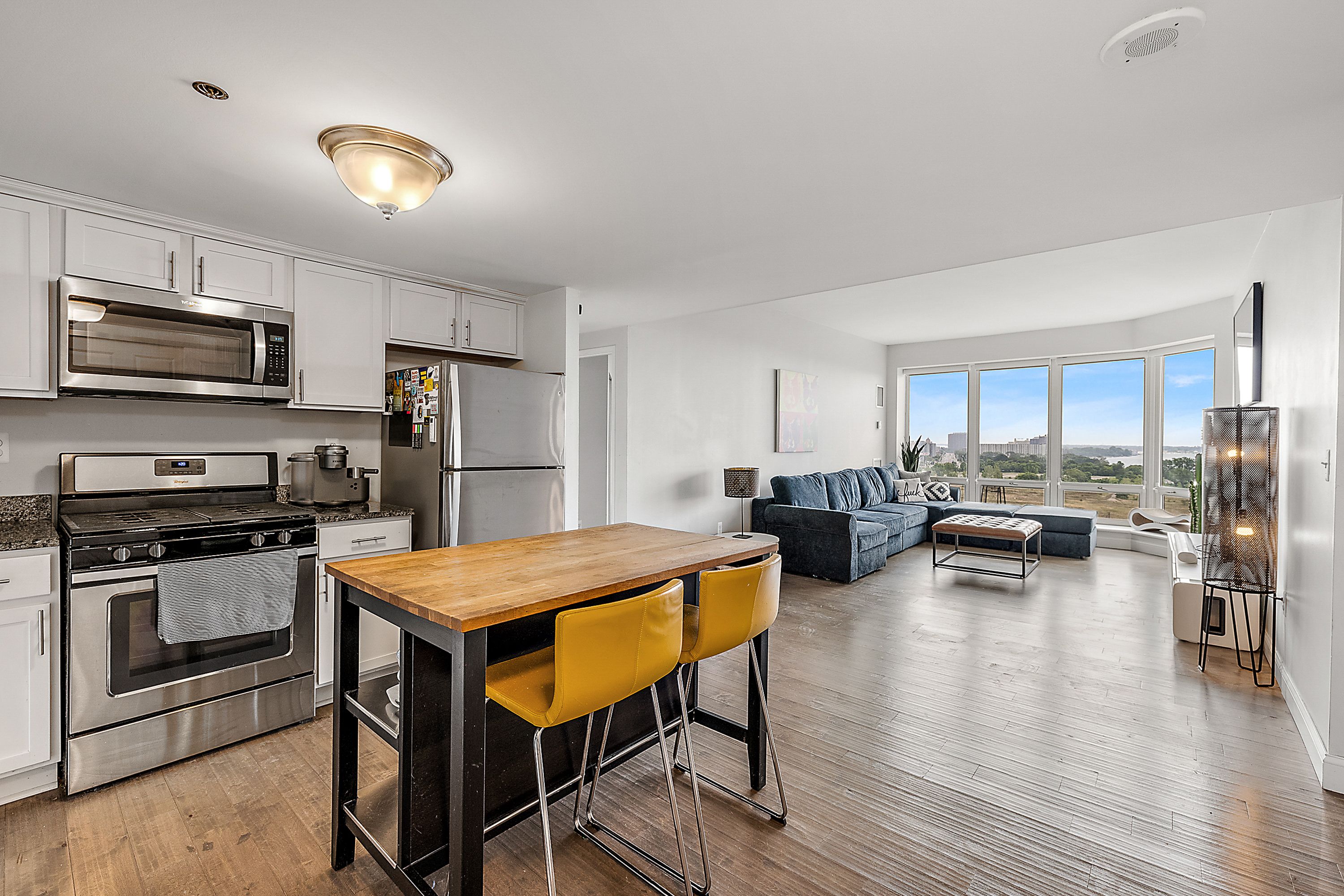 250 E Harbortown  Unit: 1507