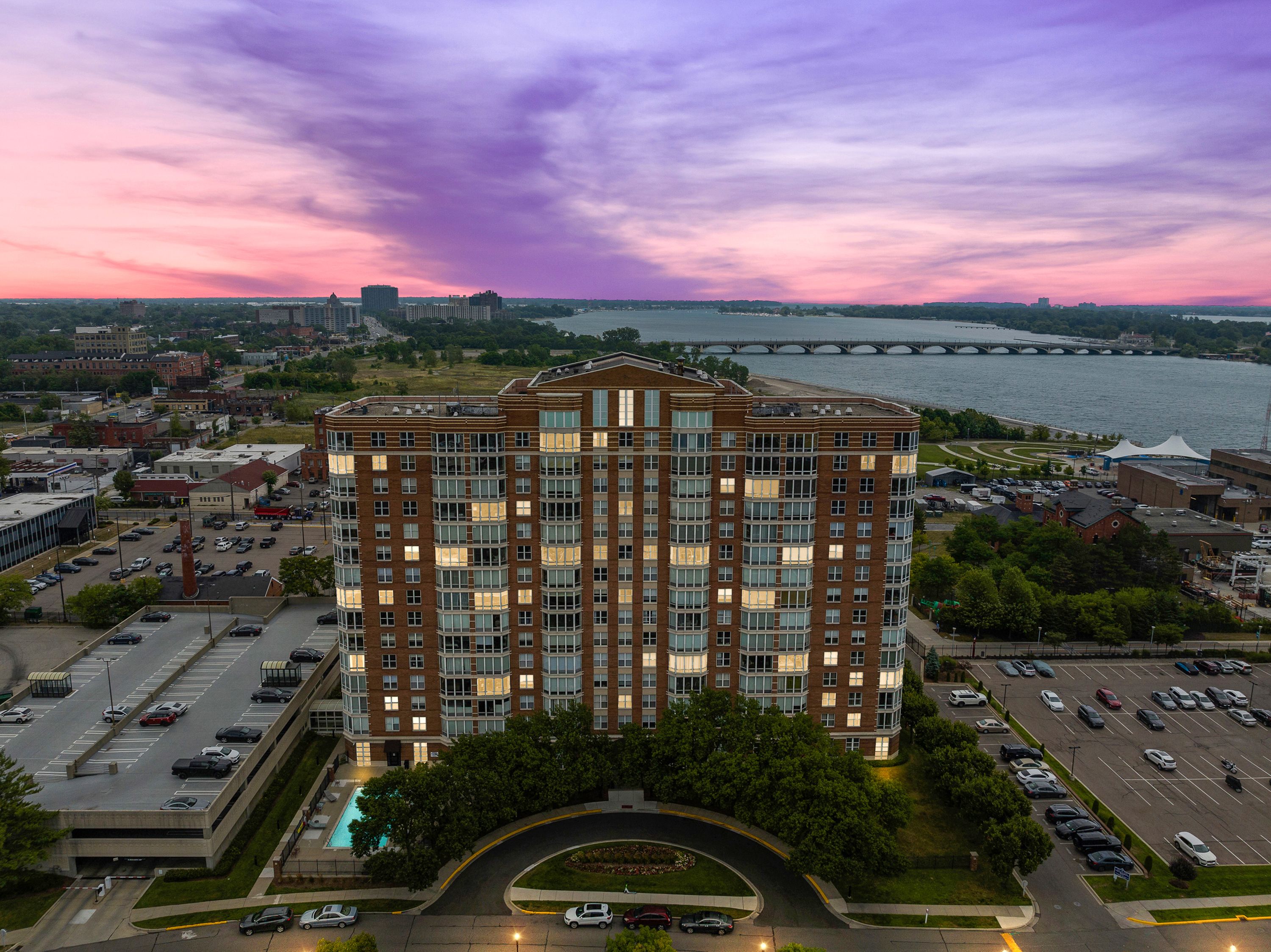 250 E Harbortown  Unit: 1507