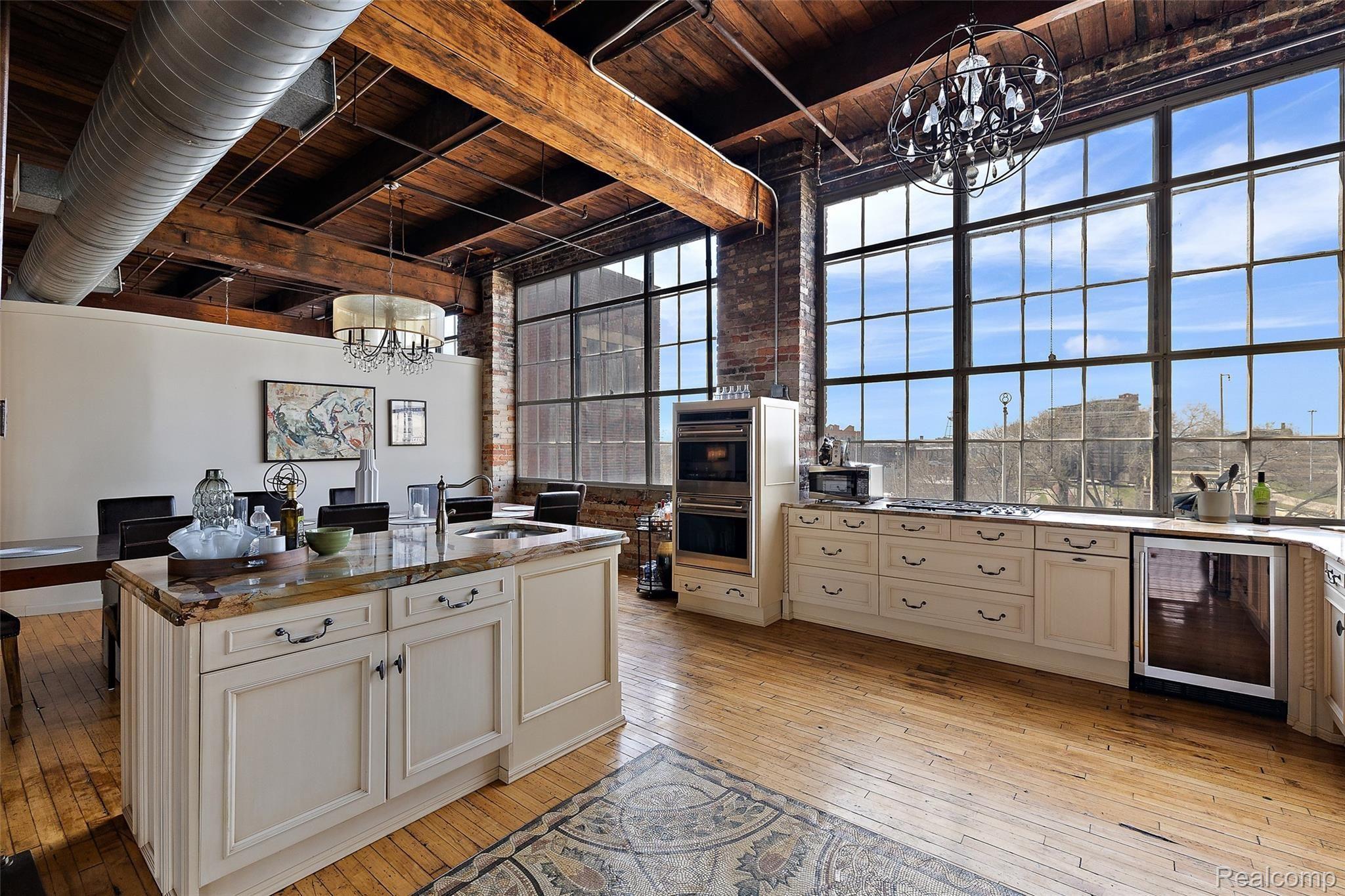 1535 6TH Street Unit: 6