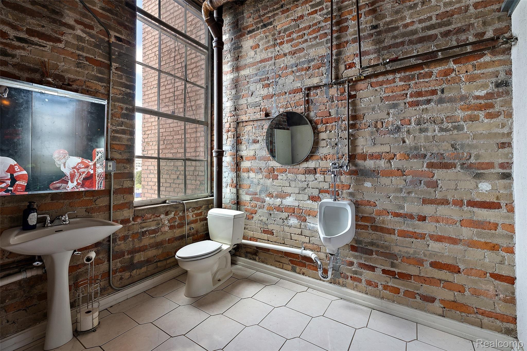 1535 6TH Street Unit: 6