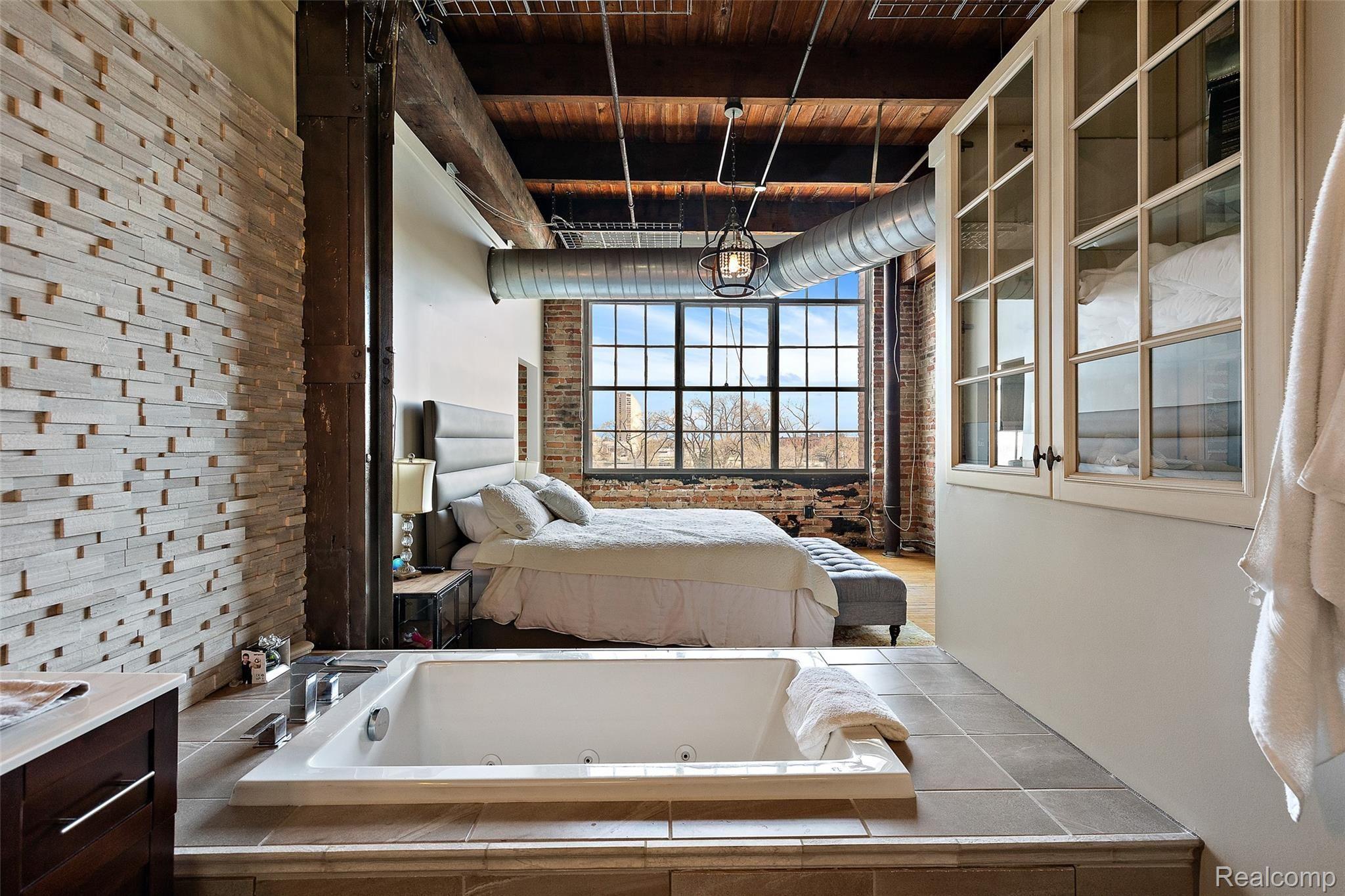 1535 6TH Street Unit: 6