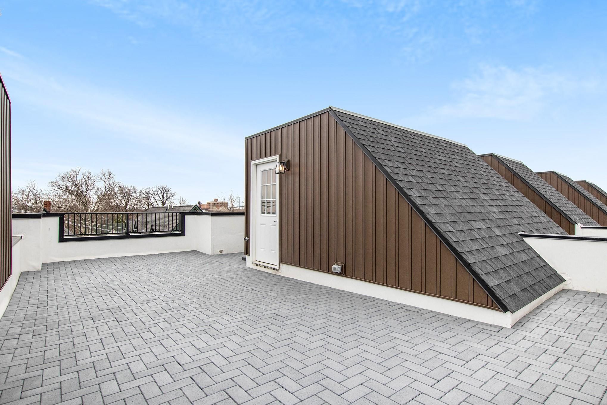 2037 11TH Street Unit: 3