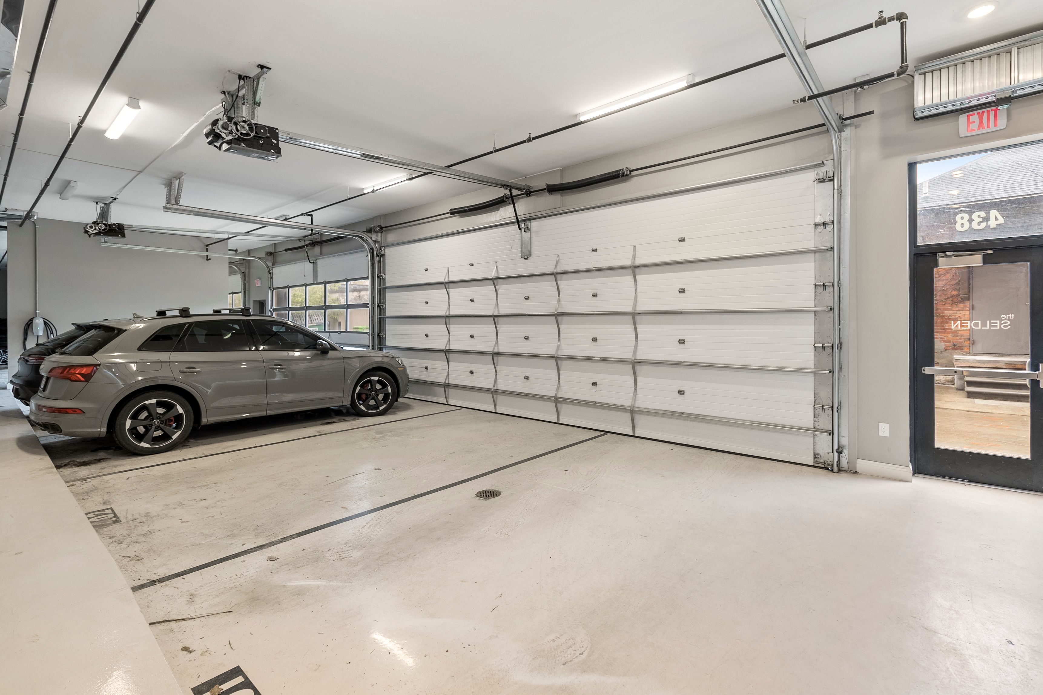 438 SELDEN Street Unit: 304