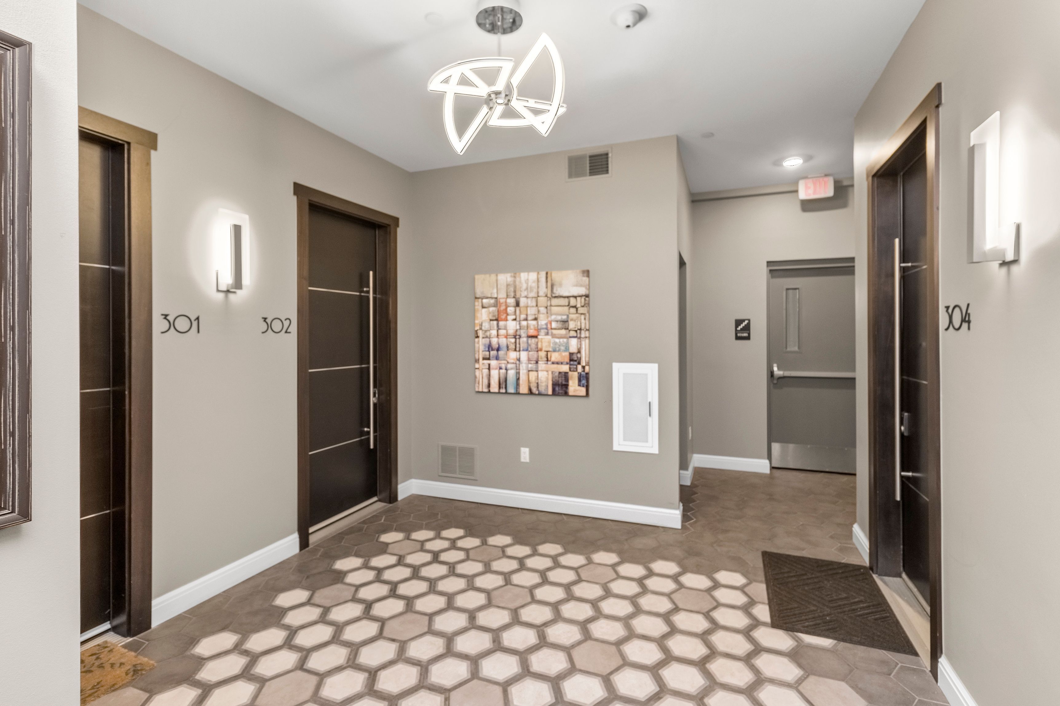 438 SELDEN Street Unit: 304