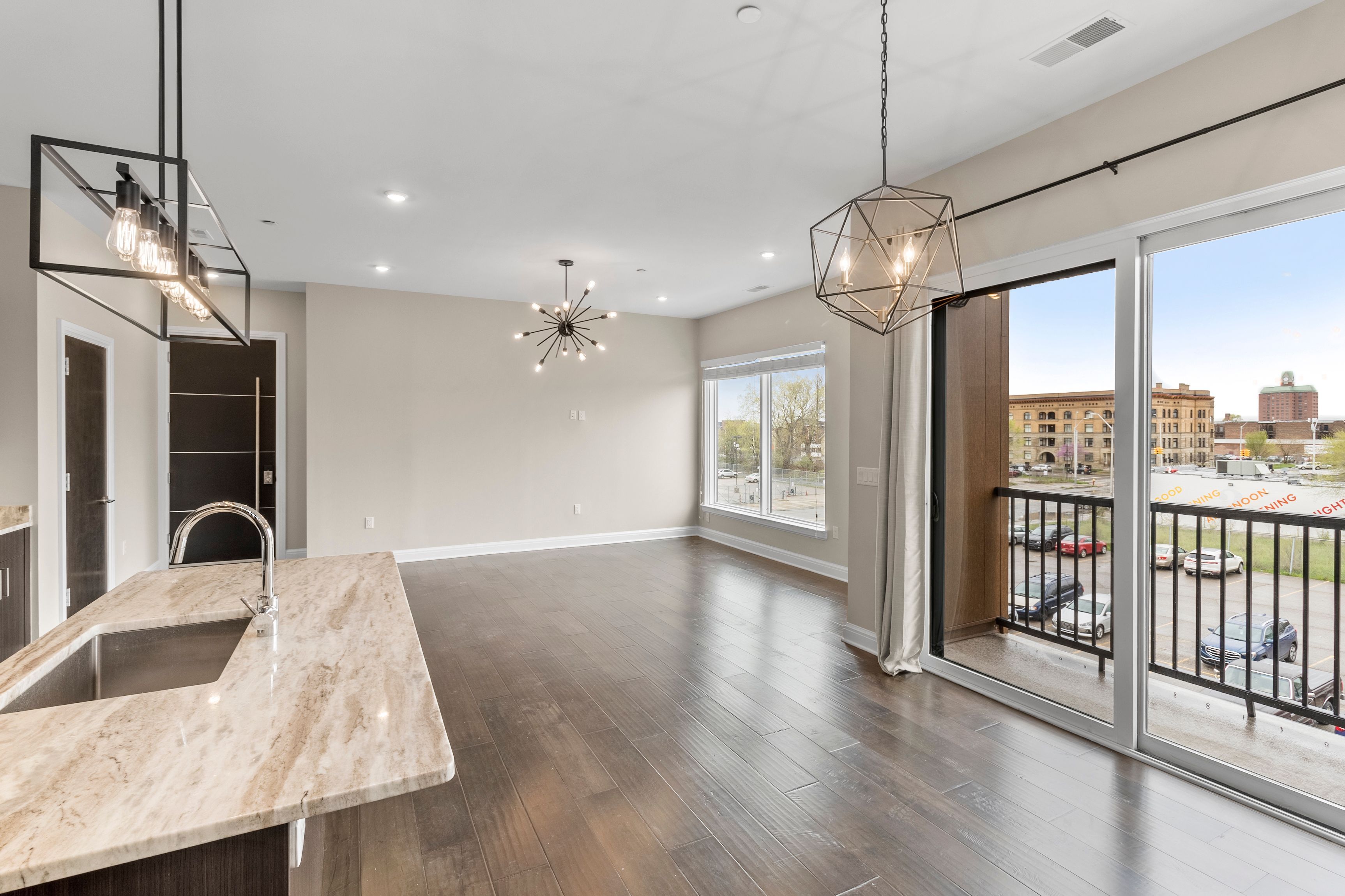 438 SELDEN Street Unit: 304