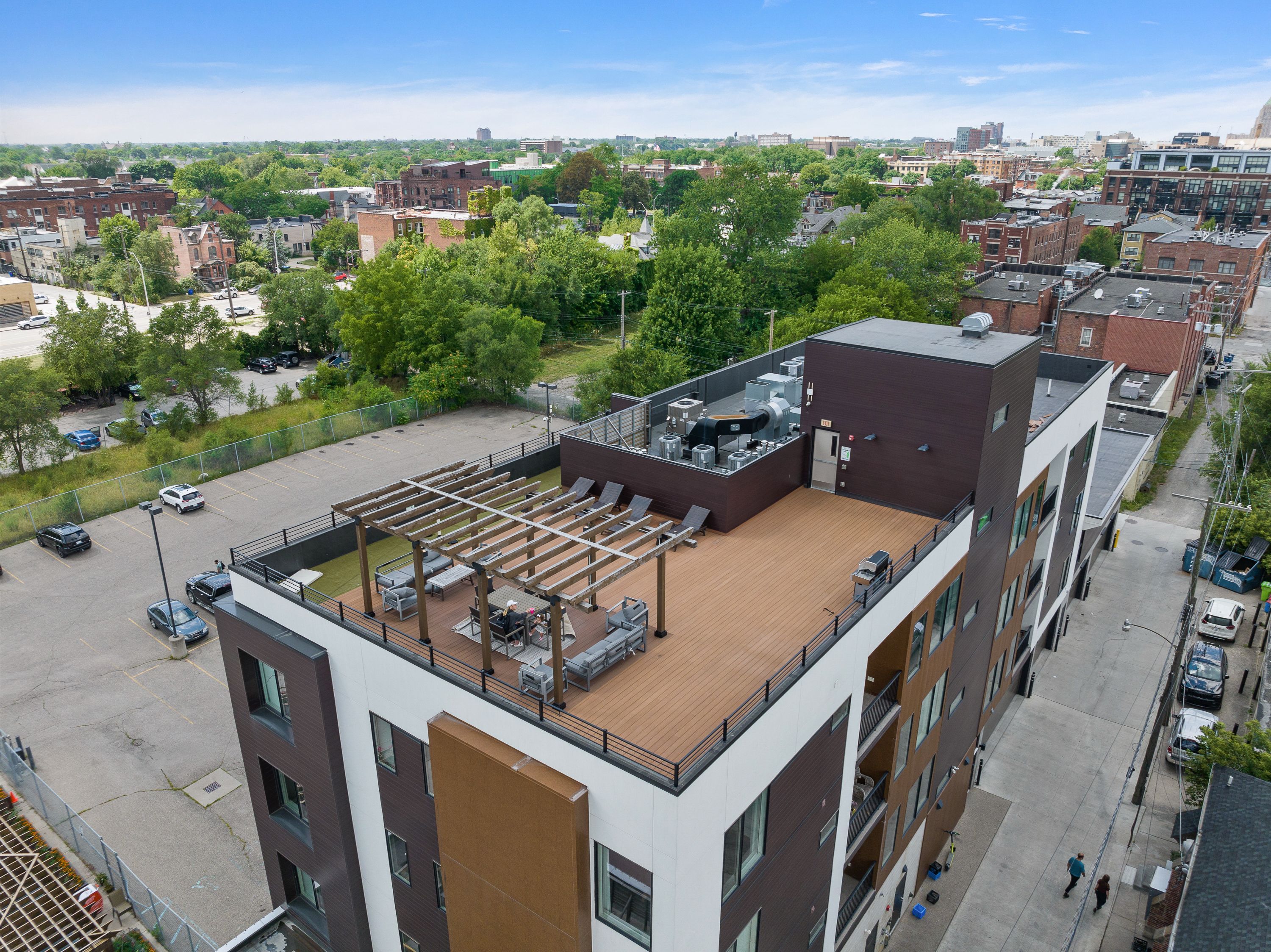 438 SELDEN Street Unit: 304