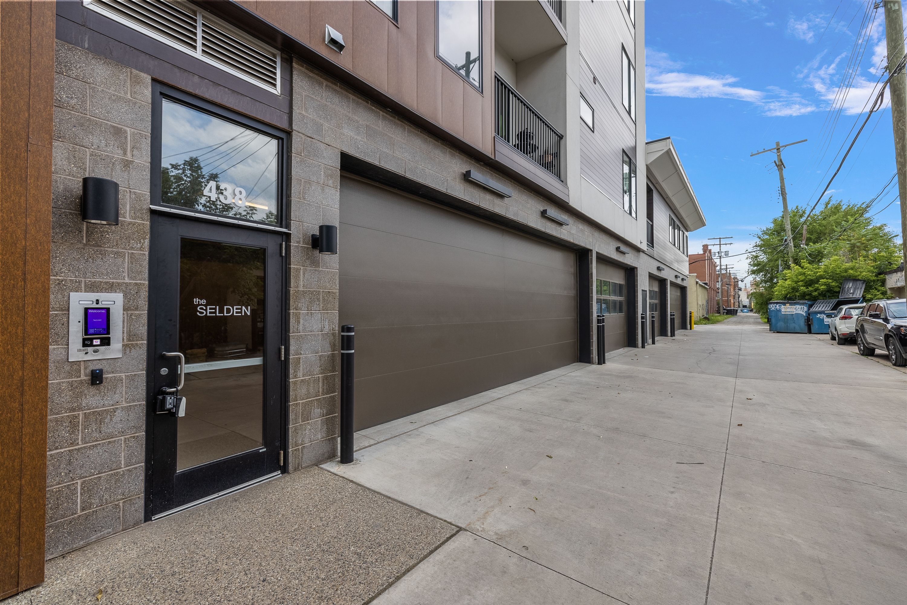 438 SELDEN Street Unit: 304