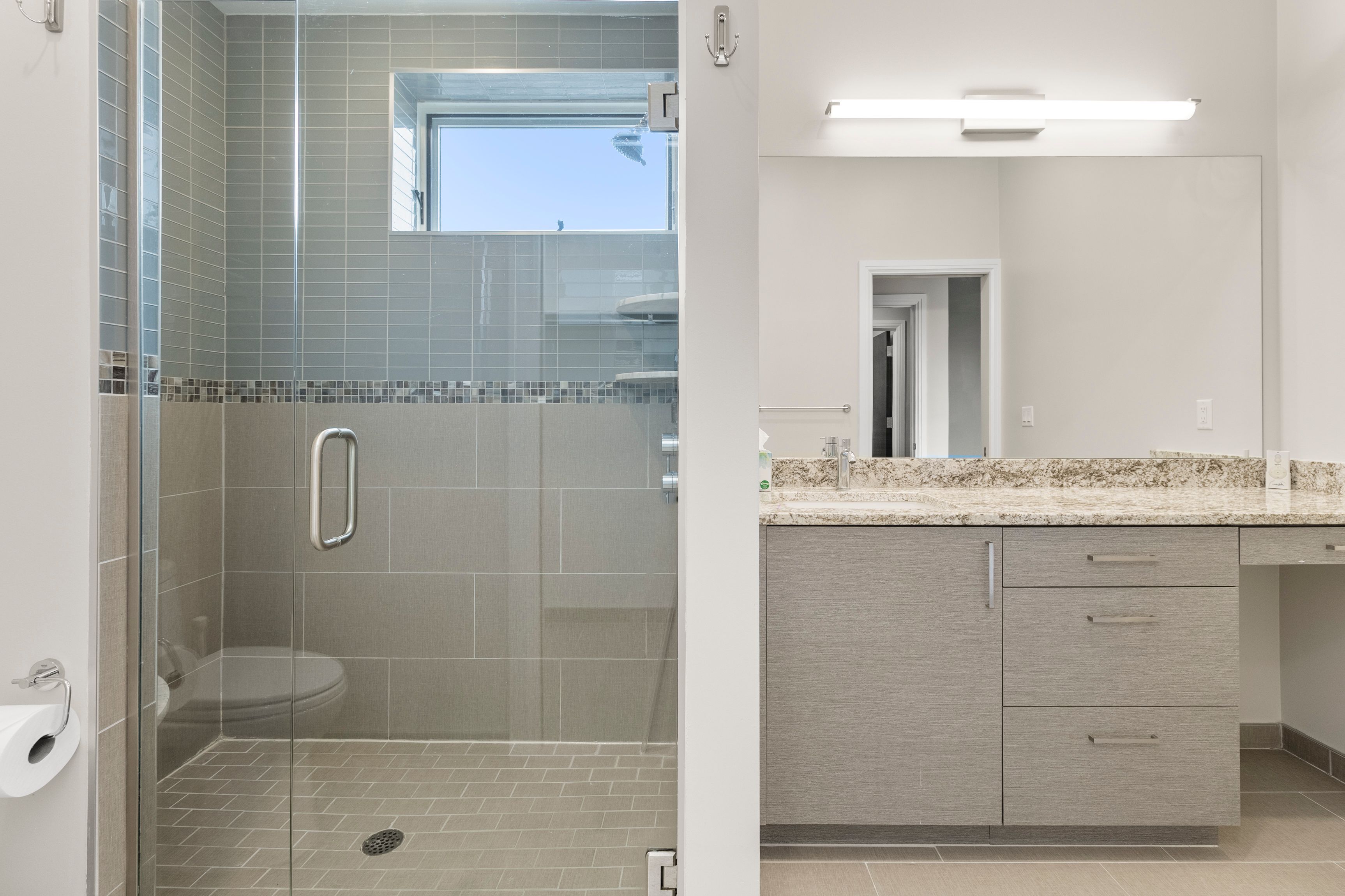 438 SELDEN Street Unit: 304