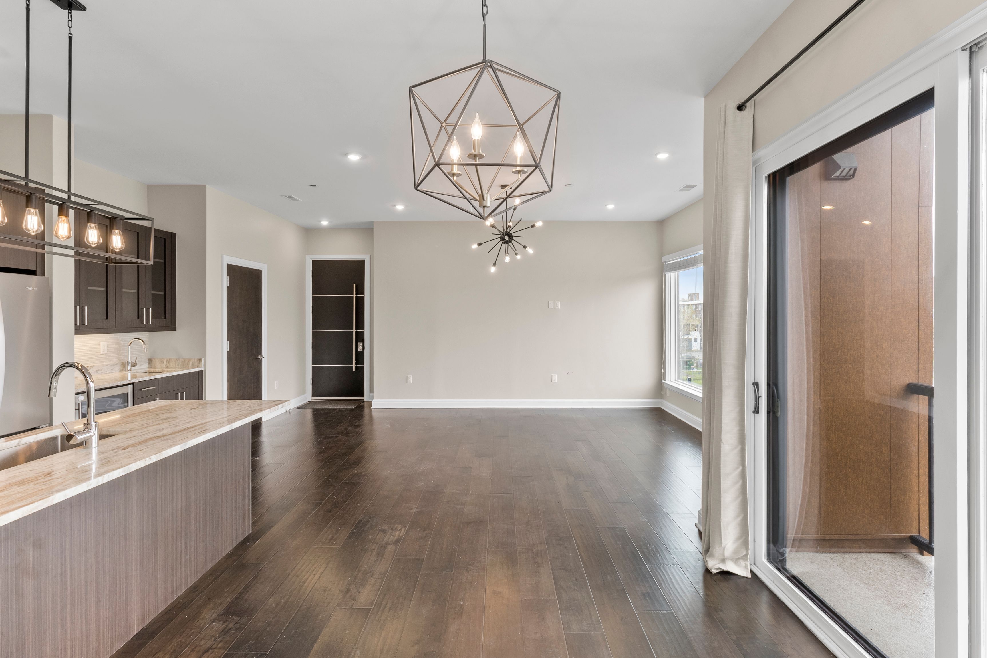 438 SELDEN Street Unit: 304