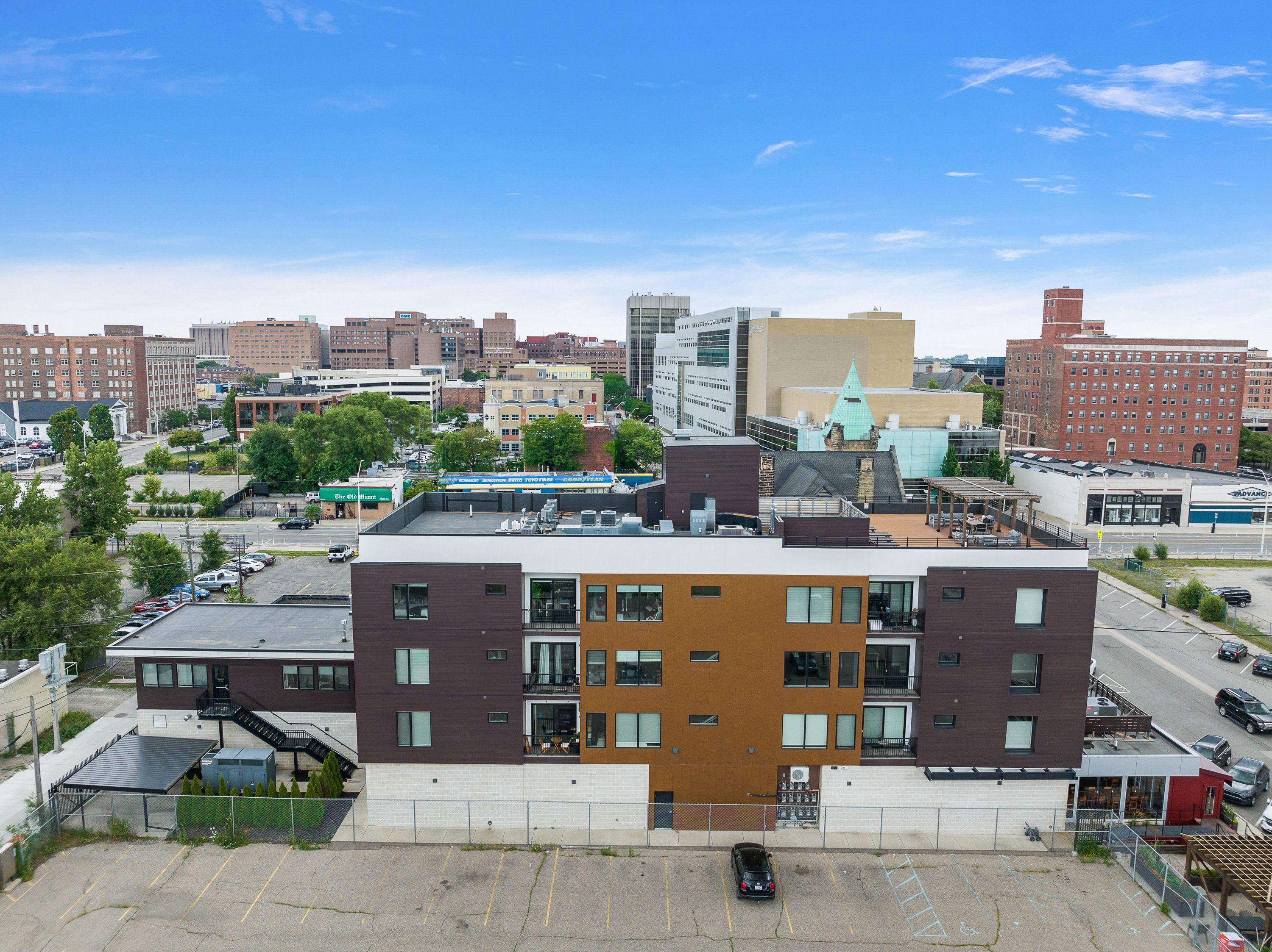 438 SELDEN Street Unit: 304